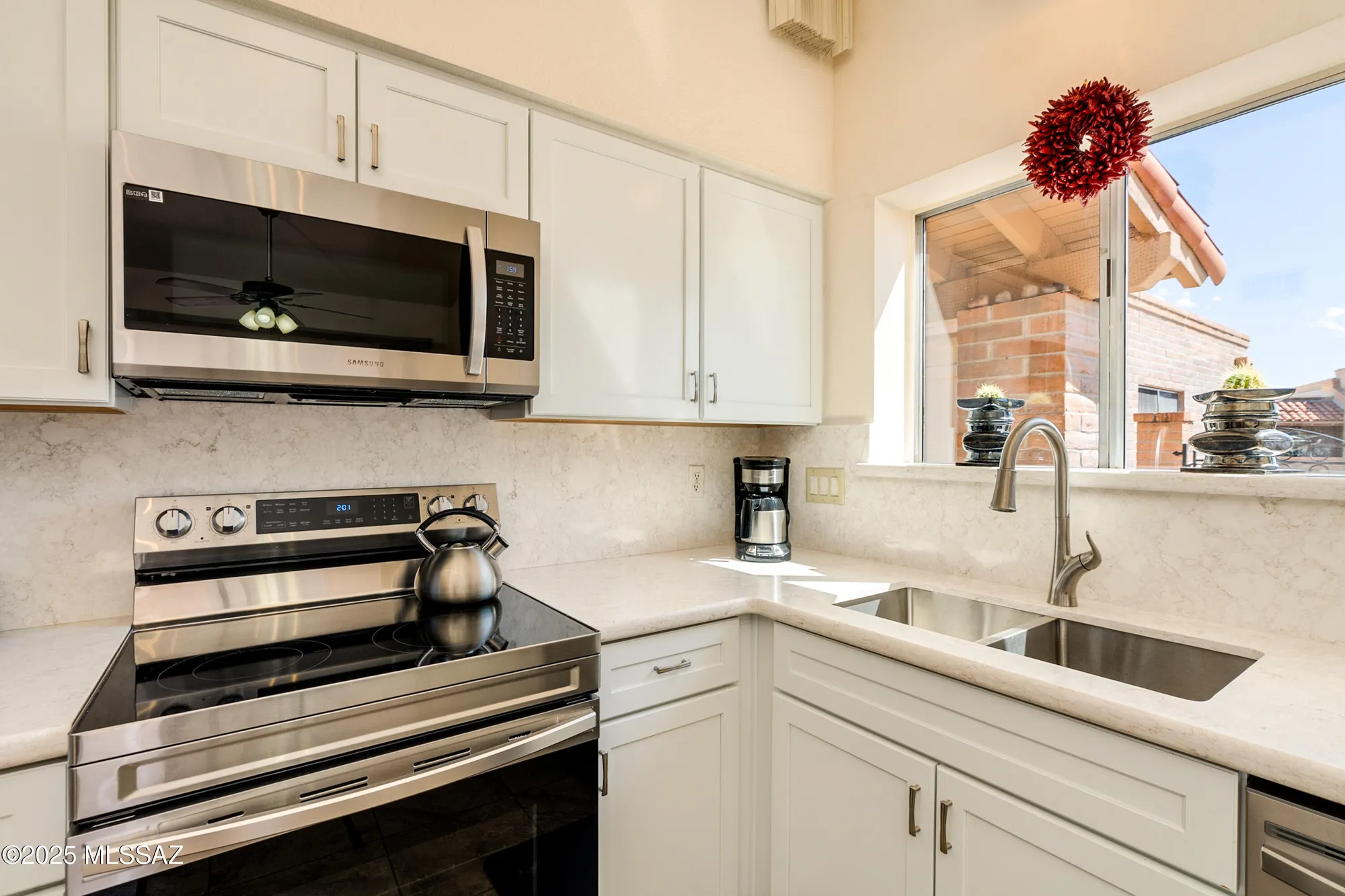 Property Slideshow image 26 of 50 | 736 w desert hills dr, Green Valley, AZ, 85622