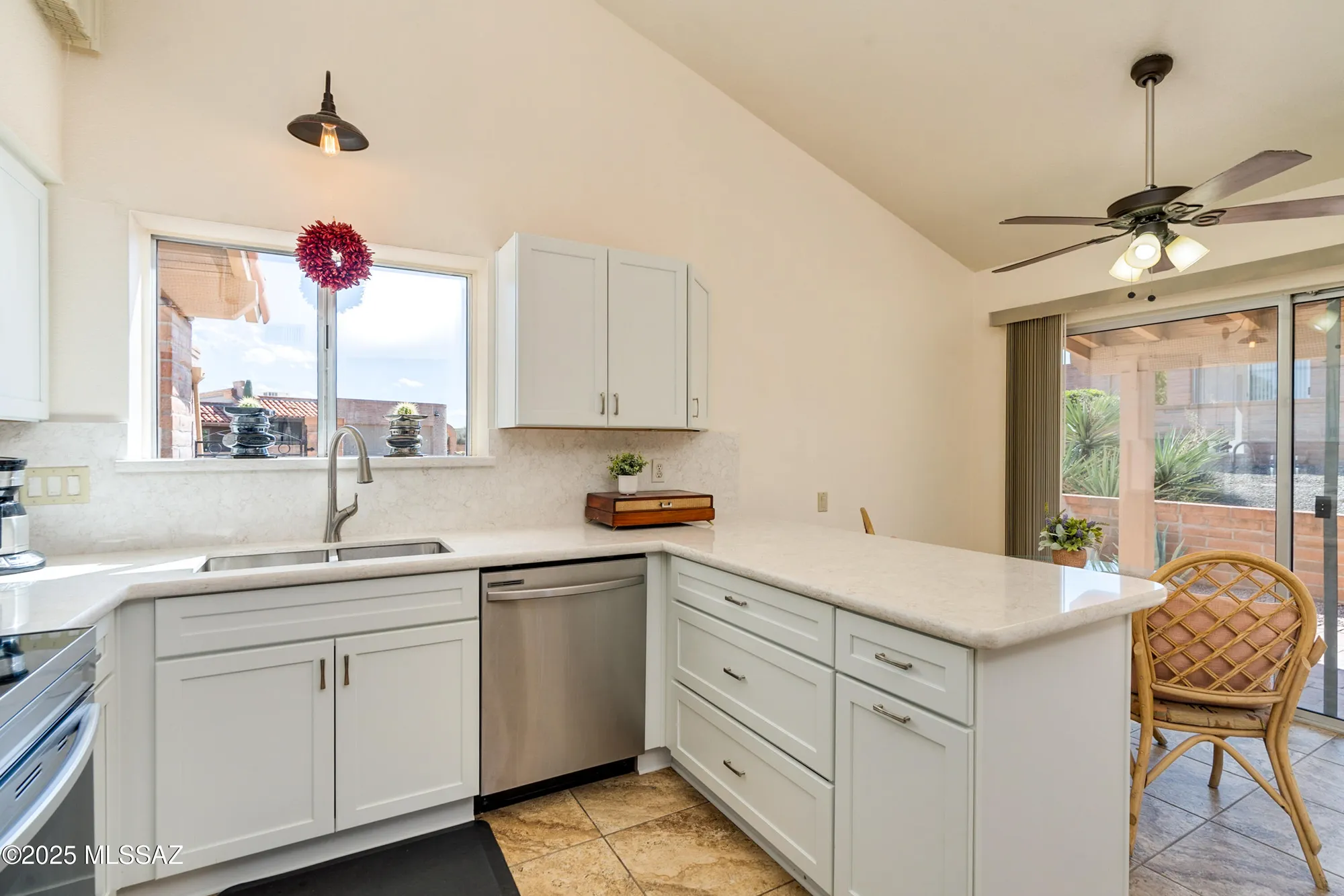 Property Slideshow image 27 of 50 | 736 w desert hills dr, Green Valley, AZ, 85622