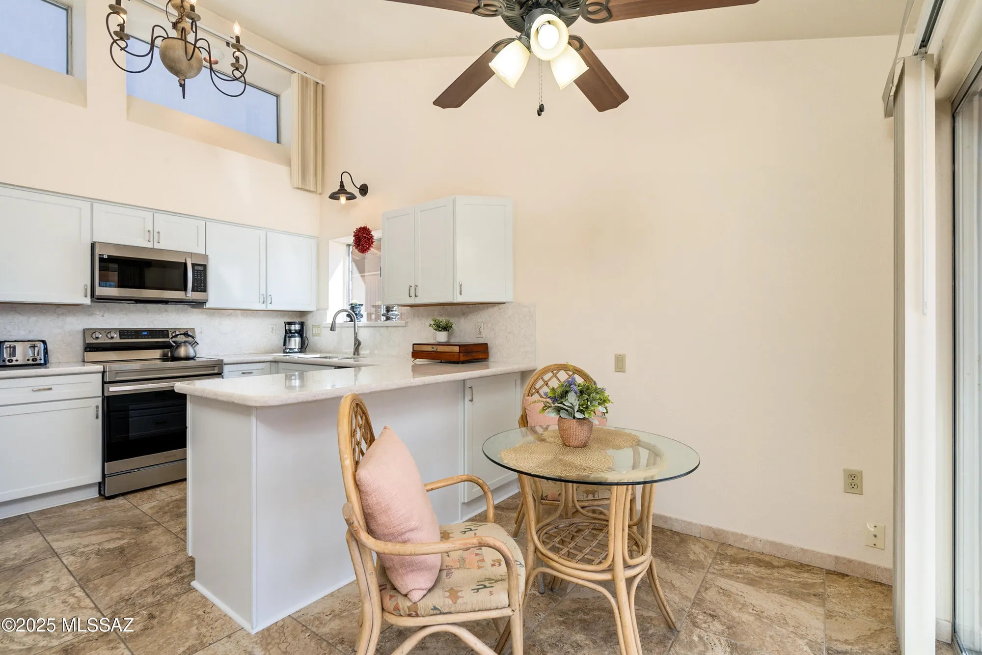 Property Slideshow image 21 of 50 | 736 w desert hills dr, Green Valley, AZ, 85622