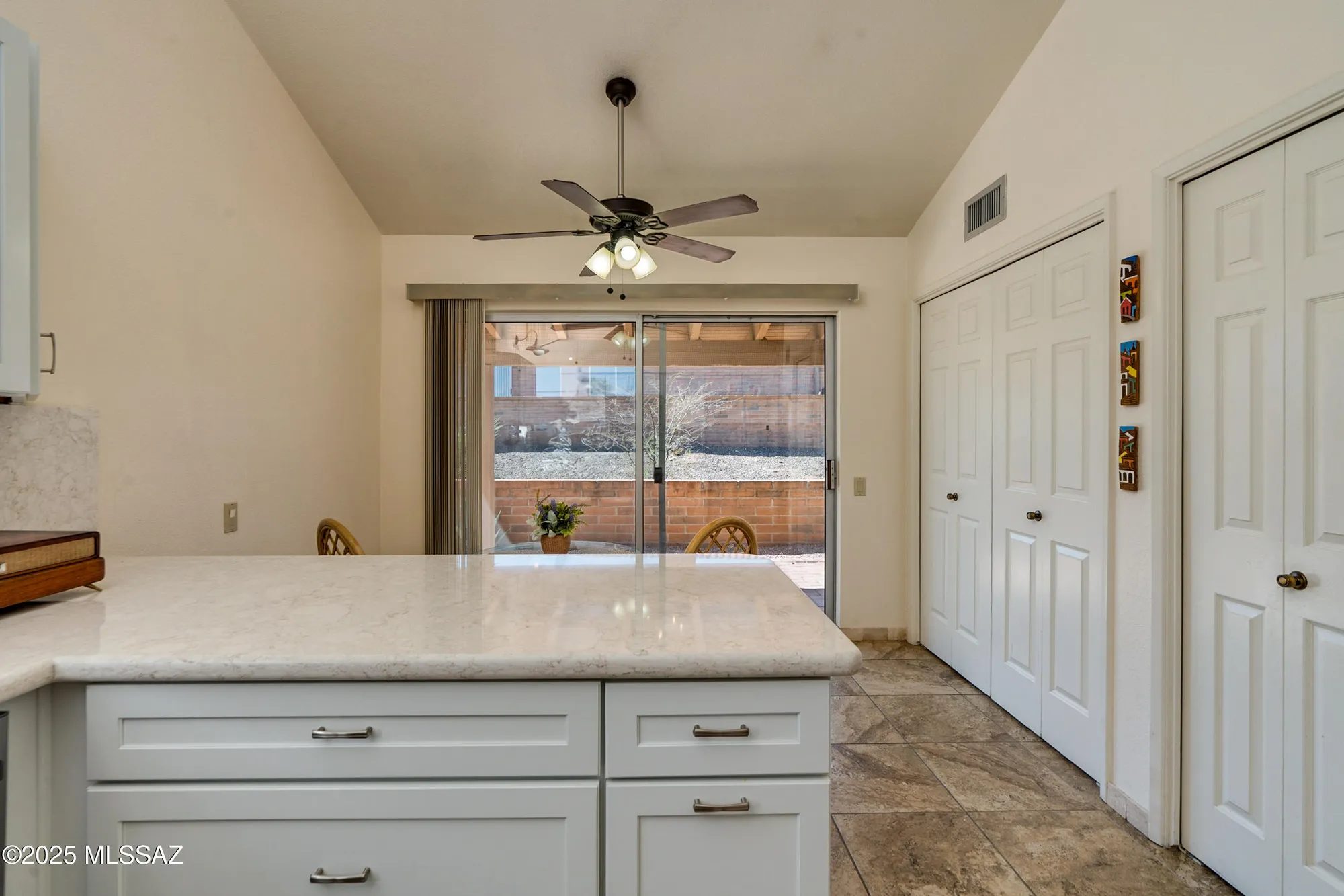 Property Slideshow image 28 of 50 | 736 w desert hills dr, Green Valley, AZ, 85622