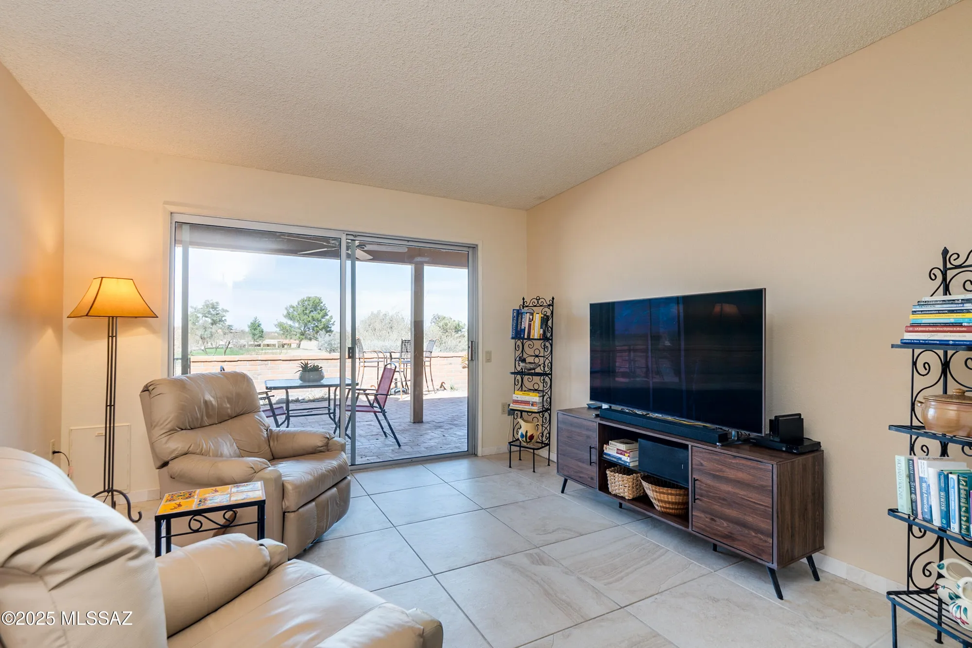 Property Slideshow image 29 of 50 | 736 w desert hills dr, Green Valley, AZ, 85622