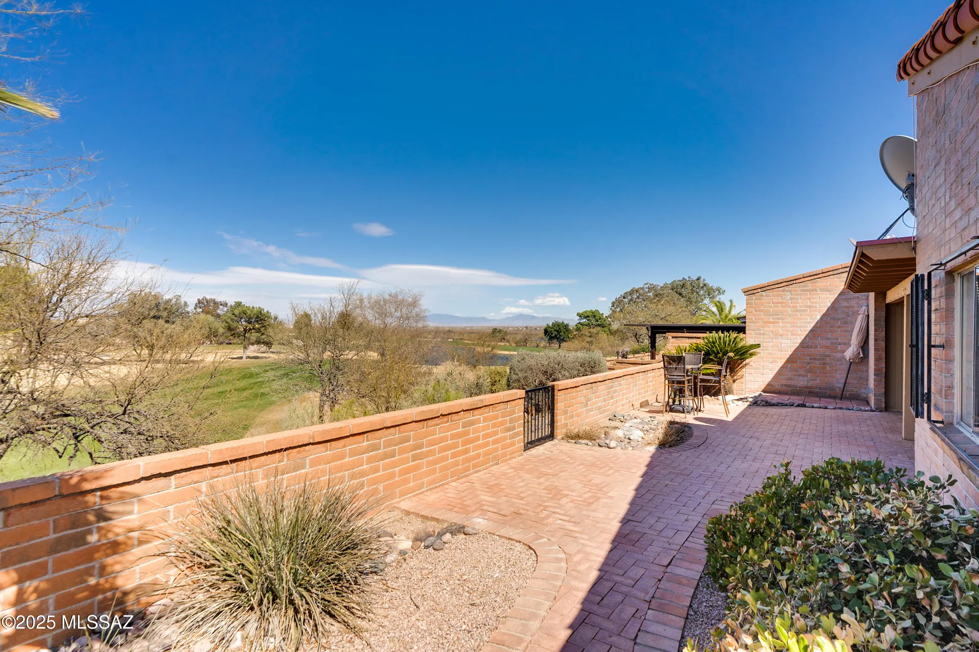 Property Slideshow image 42 of 50 | 736 w desert hills dr, Green Valley, AZ, 85622