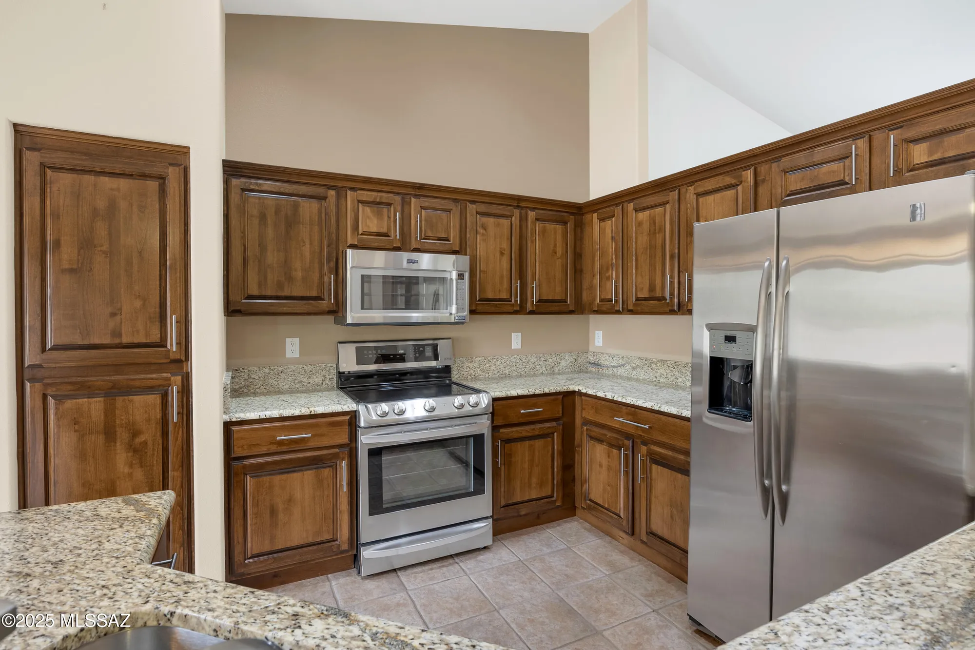 Property Slideshow image 8 of 35 | 63606 e desert peak dr, Tucson, AZ, 85739