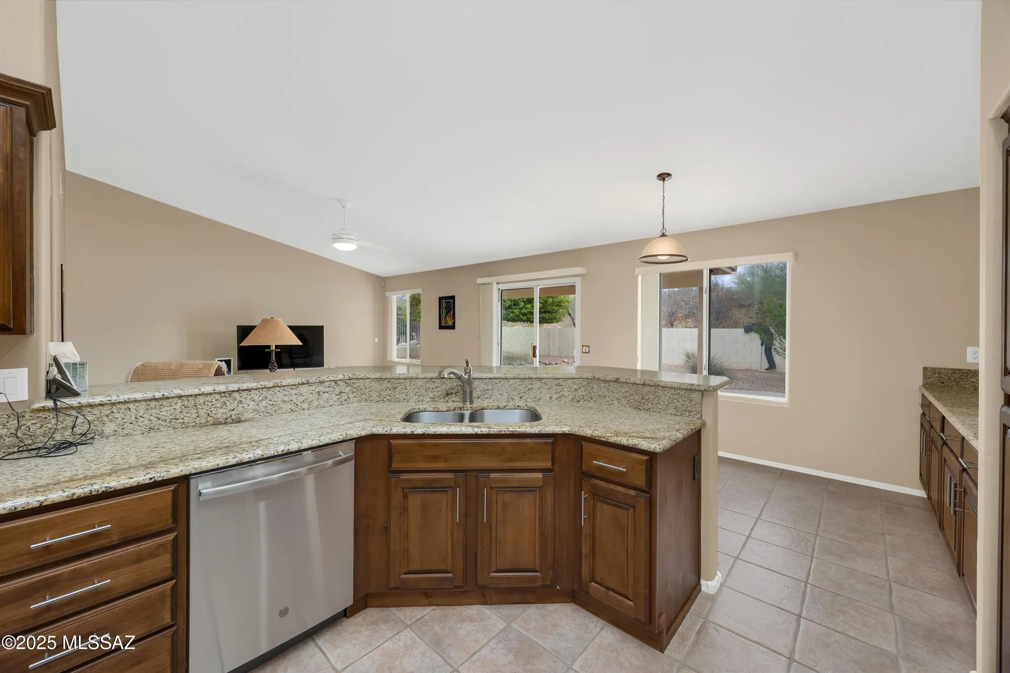 Property Slideshow image 9 of 35 | 63606 e desert peak dr, Tucson, AZ, 85739