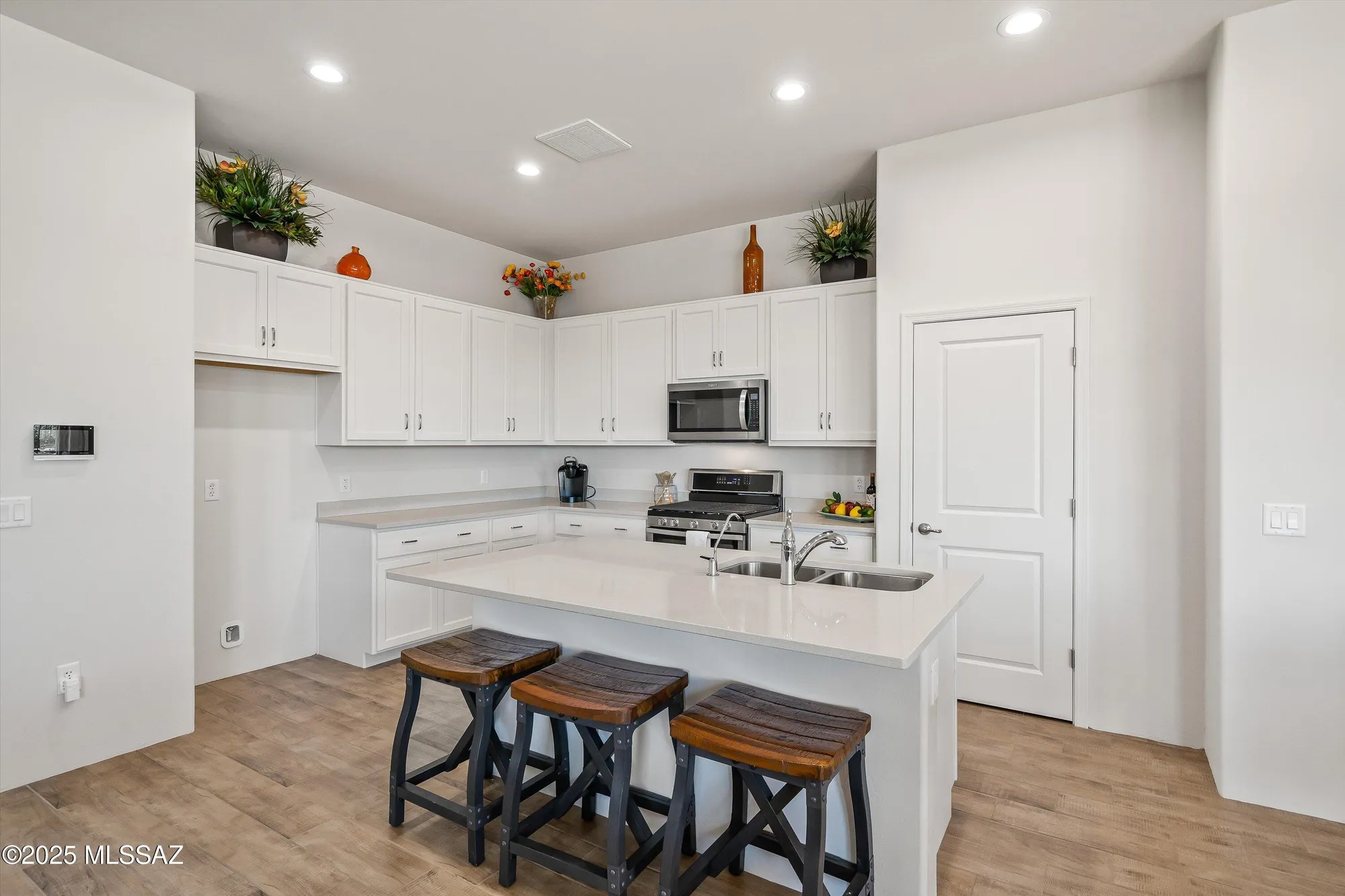 Property Slideshow image 4 of 22 | 8095 s galileo ln, Tucson, AZ, 85747