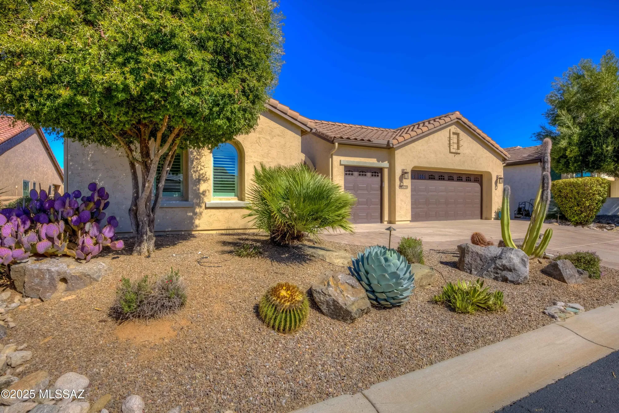 Property Slideshow image 1 of 36 | 60326 e arroyo grande dr, Oracle, AZ, 85623