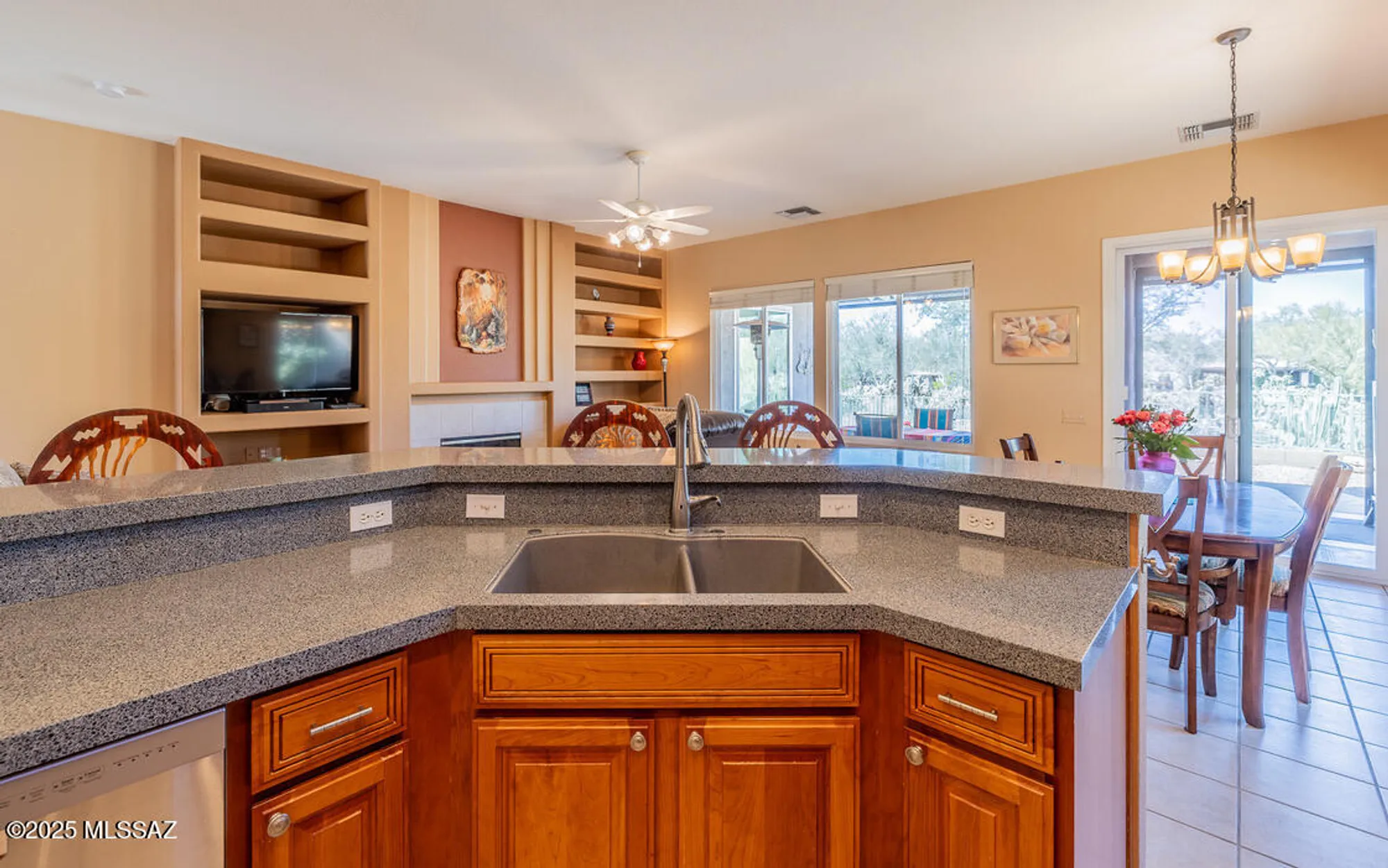 Property Slideshow image 13 of 48 | 13607 n sunset mesa dr, Marana, AZ, 85658