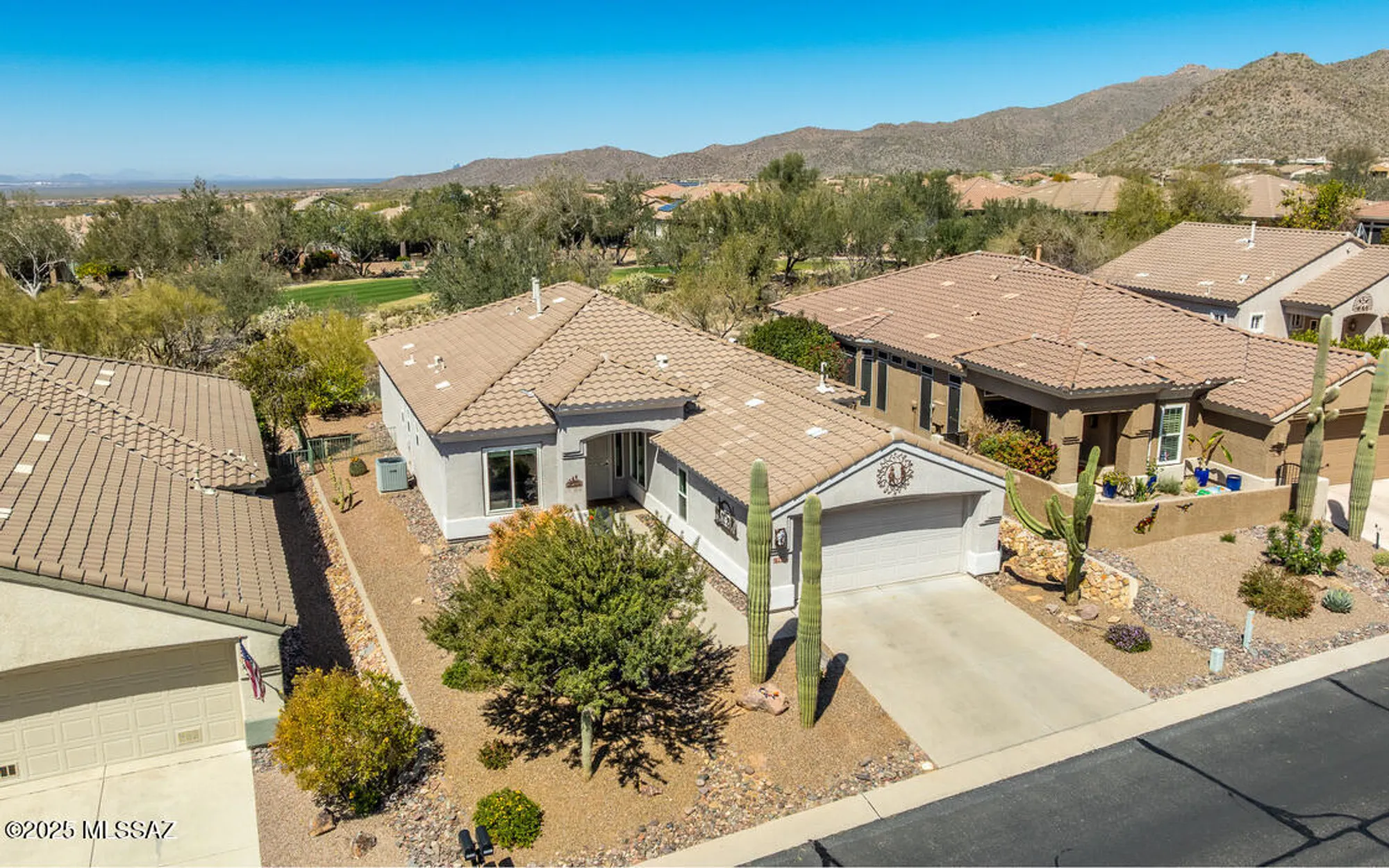Property Slideshow image 3 of 48 | 13607 n sunset mesa dr, Marana, AZ, 85658