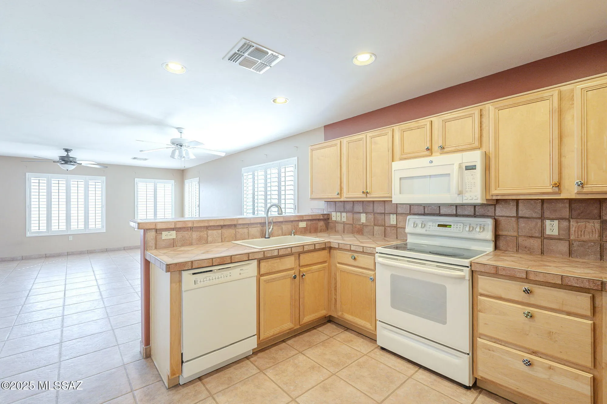 Property Slideshow image 13 of 27 | 312 n cedar crest dr, Green Valley, AZ, 85614