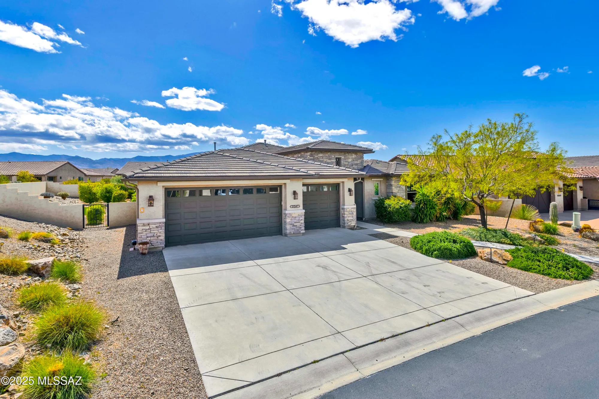 Property Slideshow image 2 of 49 | 31547 s misty basin rd, Oracle, AZ, 85623
