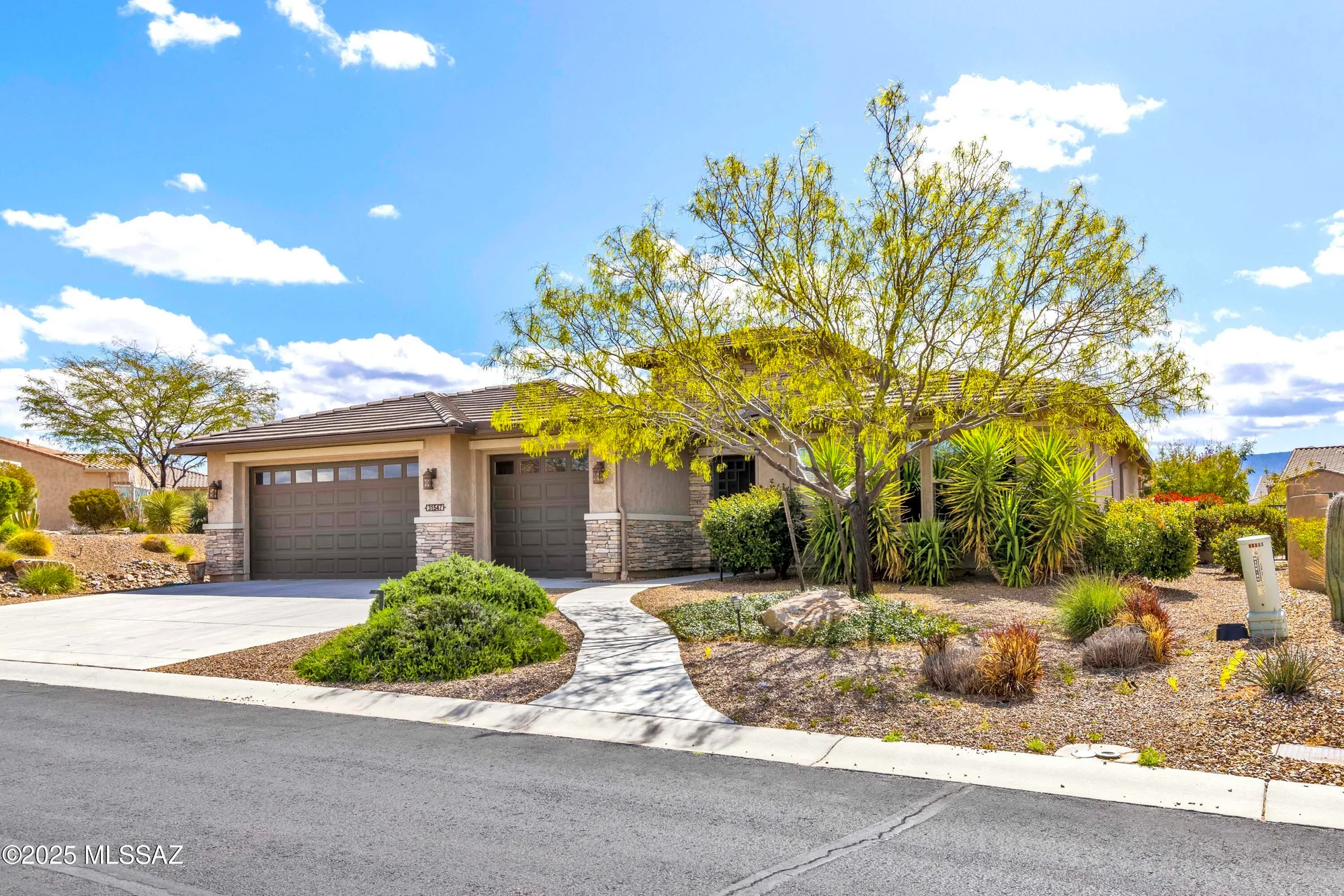 Property Slideshow image 1 of 49 | 31547 s misty basin rd, Oracle, AZ, 85623