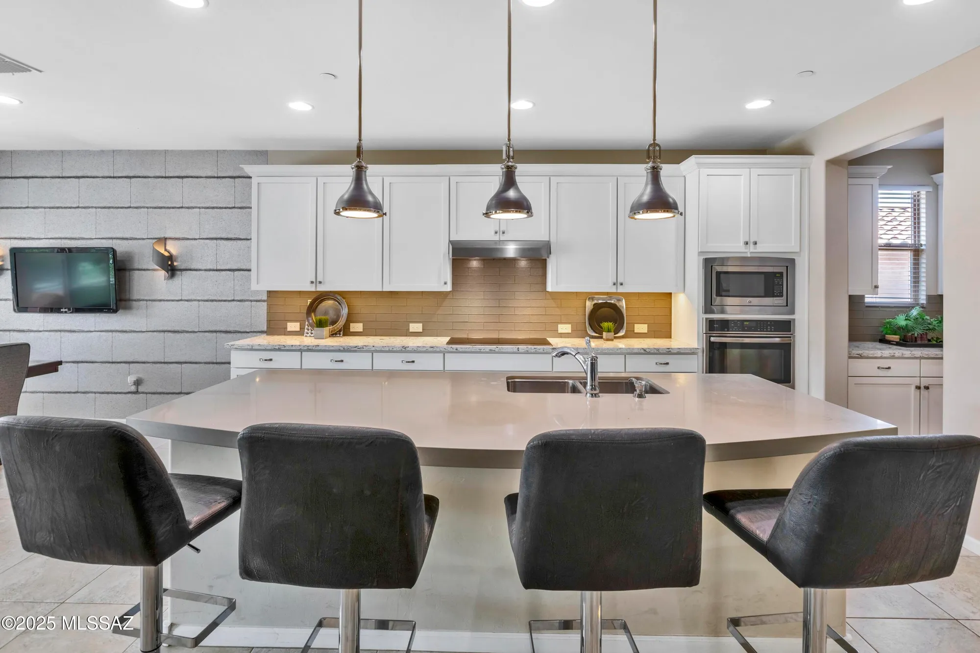 Property Slideshow image 9 of 49 | 31547 s misty basin rd, Oracle, AZ, 85623