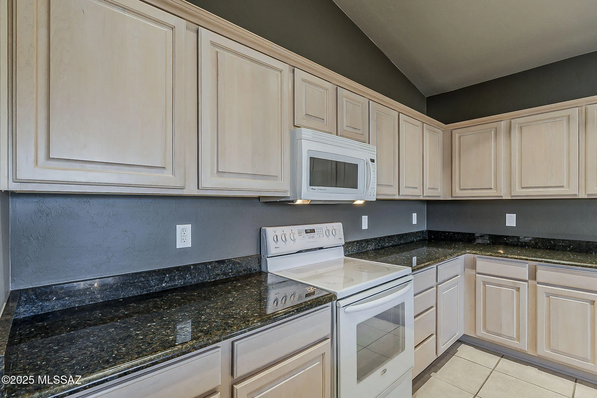 Property Slideshow image 12 of 35 | 65704 e rose crest dr, Saddlebrooke, AZ, 85739