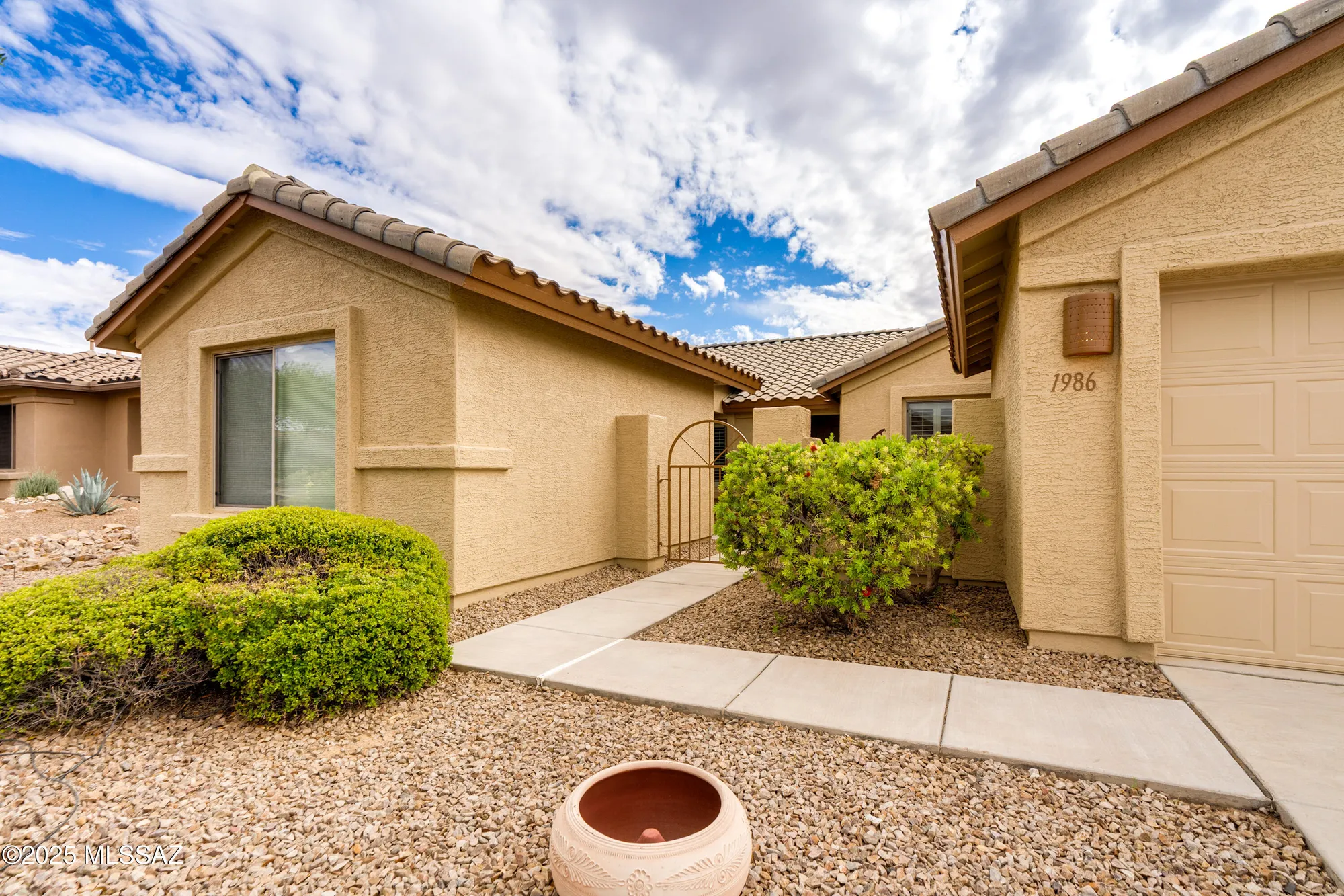 Property Slideshow image 5 of 50 | 1986 e orinda ln, Green Valley, AZ, 85614