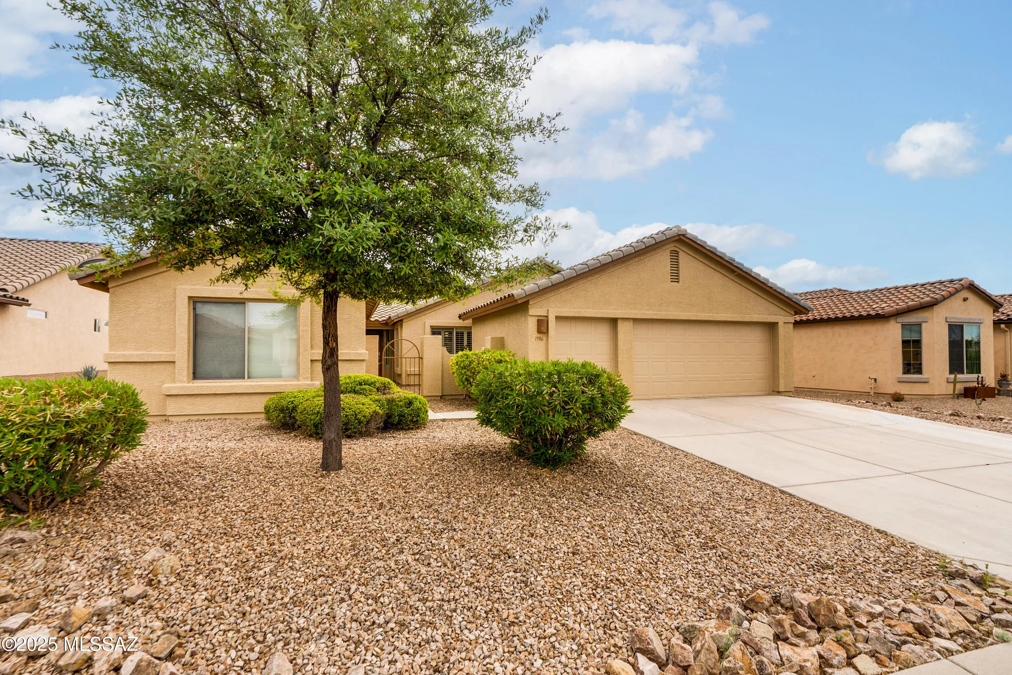 Property Slideshow image 3 of 50 | 1986 e orinda ln, Green Valley, AZ, 85614
