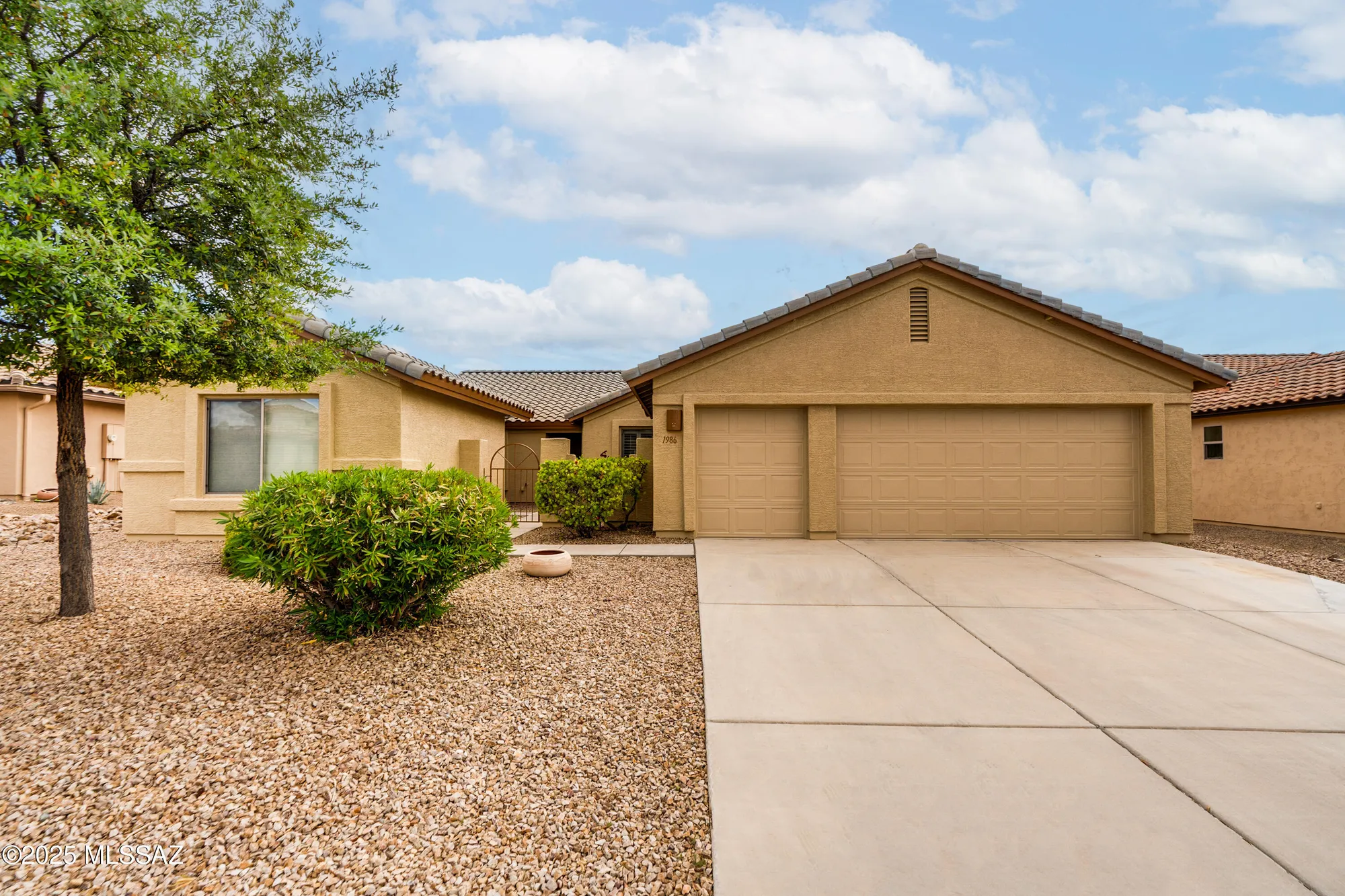Property Slideshow image 4 of 50 | 1986 e orinda ln, Green Valley, AZ, 85614