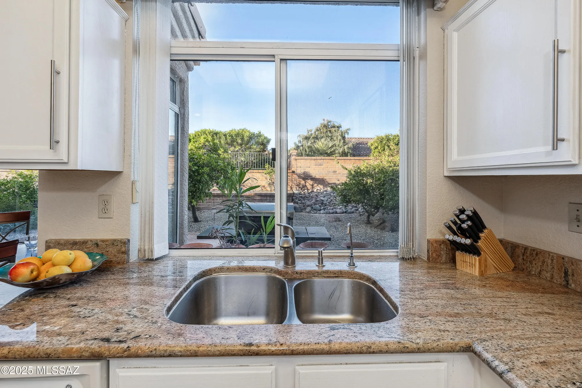 Property Slideshow image 10 of 50 | 1013 e coachwood dr, Oro Valley, AZ, 85755