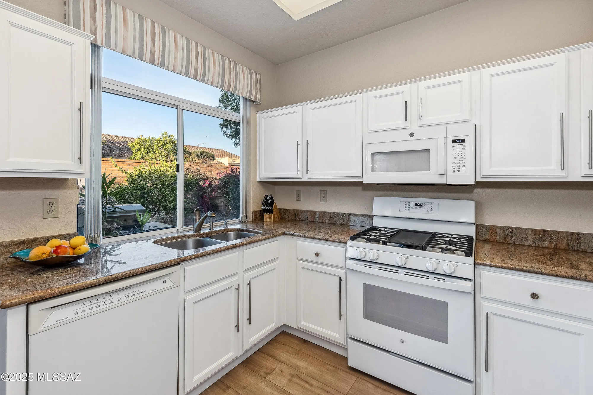 Property Slideshow image 9 of 50 | 1013 e coachwood dr, Oro Valley, AZ, 85755