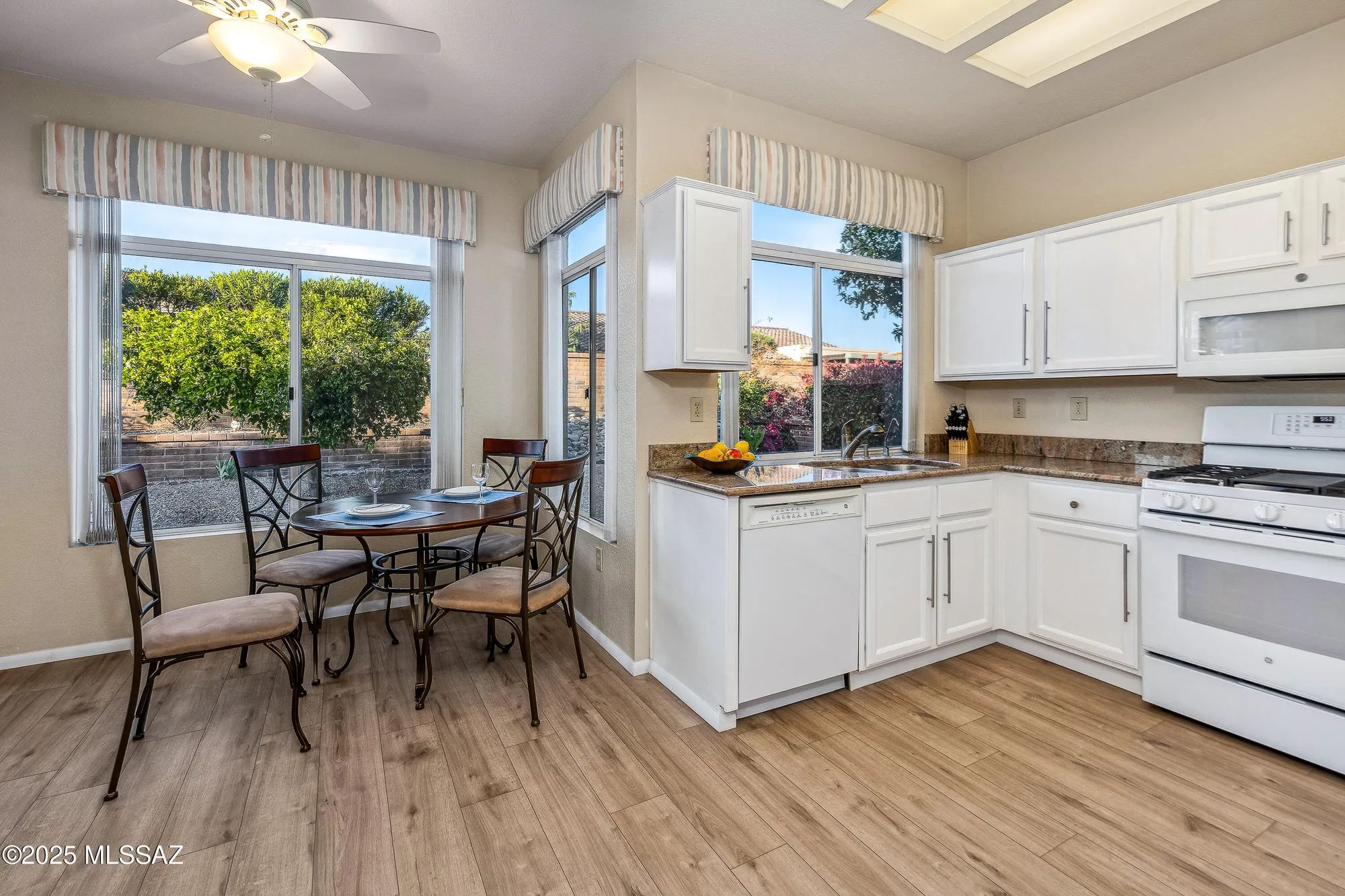 Property Slideshow image 7 of 50 | 1013 e coachwood dr, Oro Valley, AZ, 85755