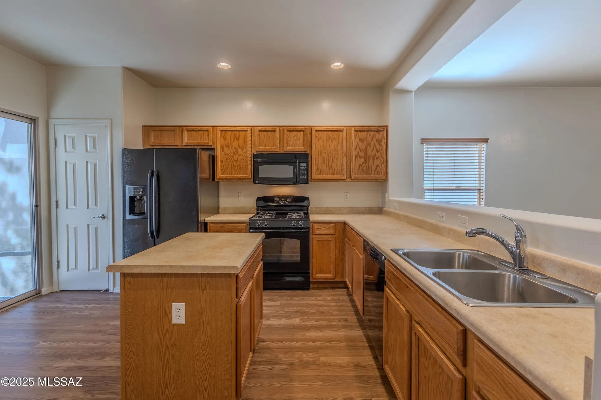 Property Slideshow image 9 of 36 | 785 w calle valenciana, Sahuarita, AZ, 85629