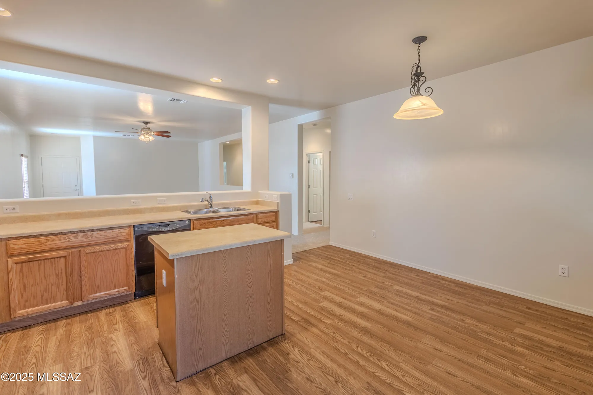 Property Slideshow image 10 of 36 | 785 w calle valenciana, Sahuarita, AZ, 85629