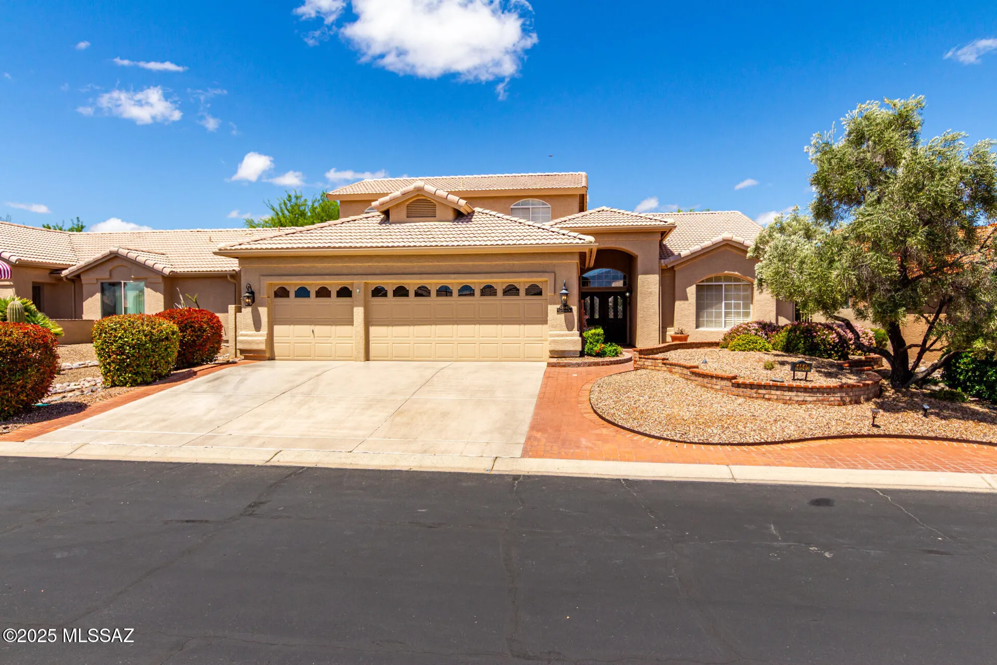 Property Slideshow image 1 of 45 | 64640 e drifter dr, Saddlebrooke, AZ, 85739