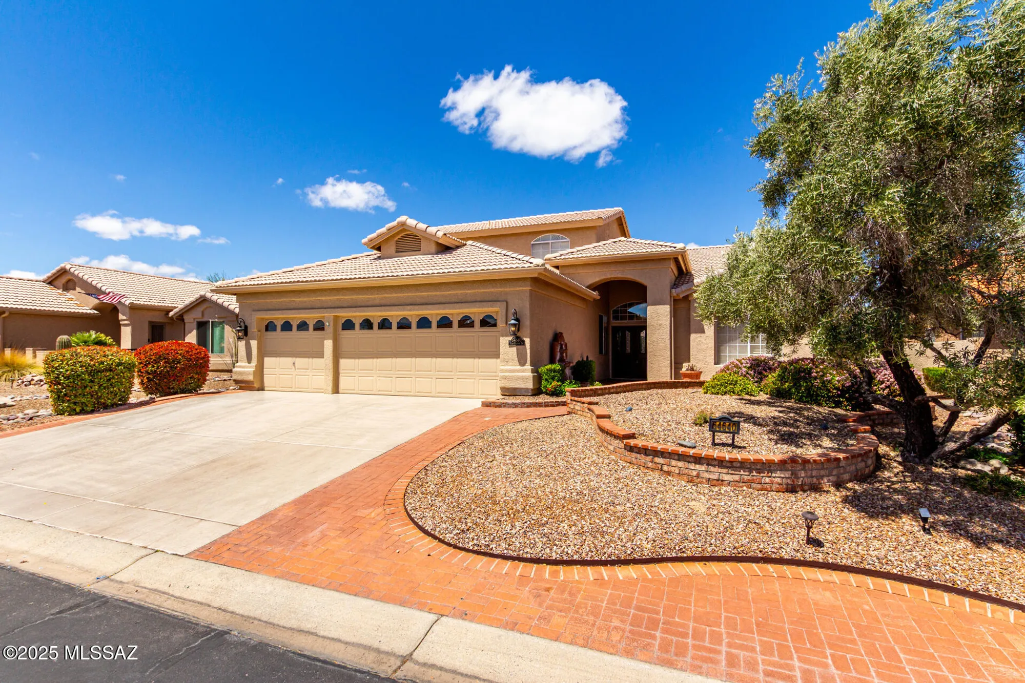 Property Slideshow image 2 of 45 | 64640 e drifter dr, Saddlebrooke, AZ, 85739