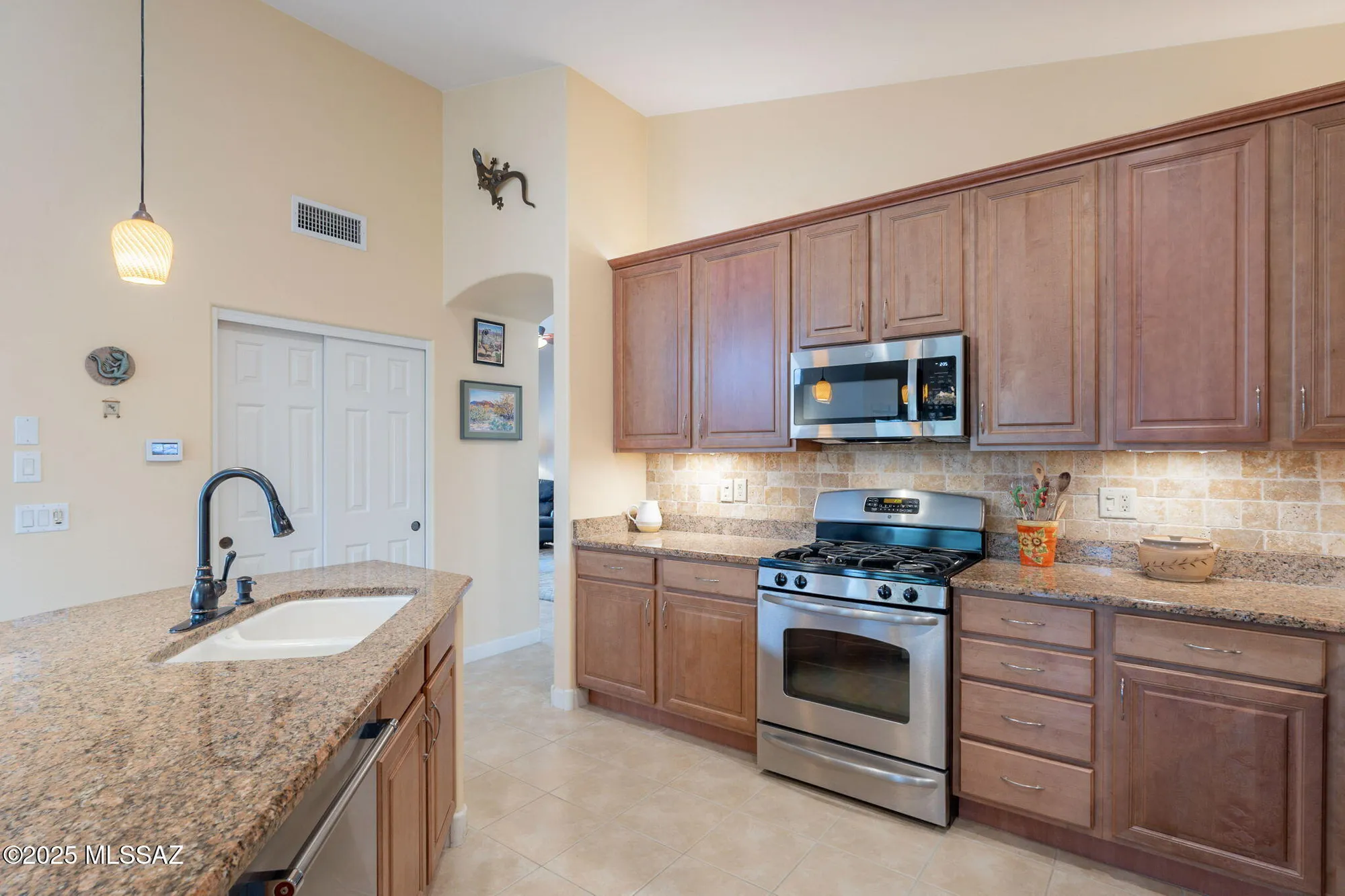 Property Slideshow image 19 of 48 | 2740 e ponce ct, Green Valley, AZ, 85614