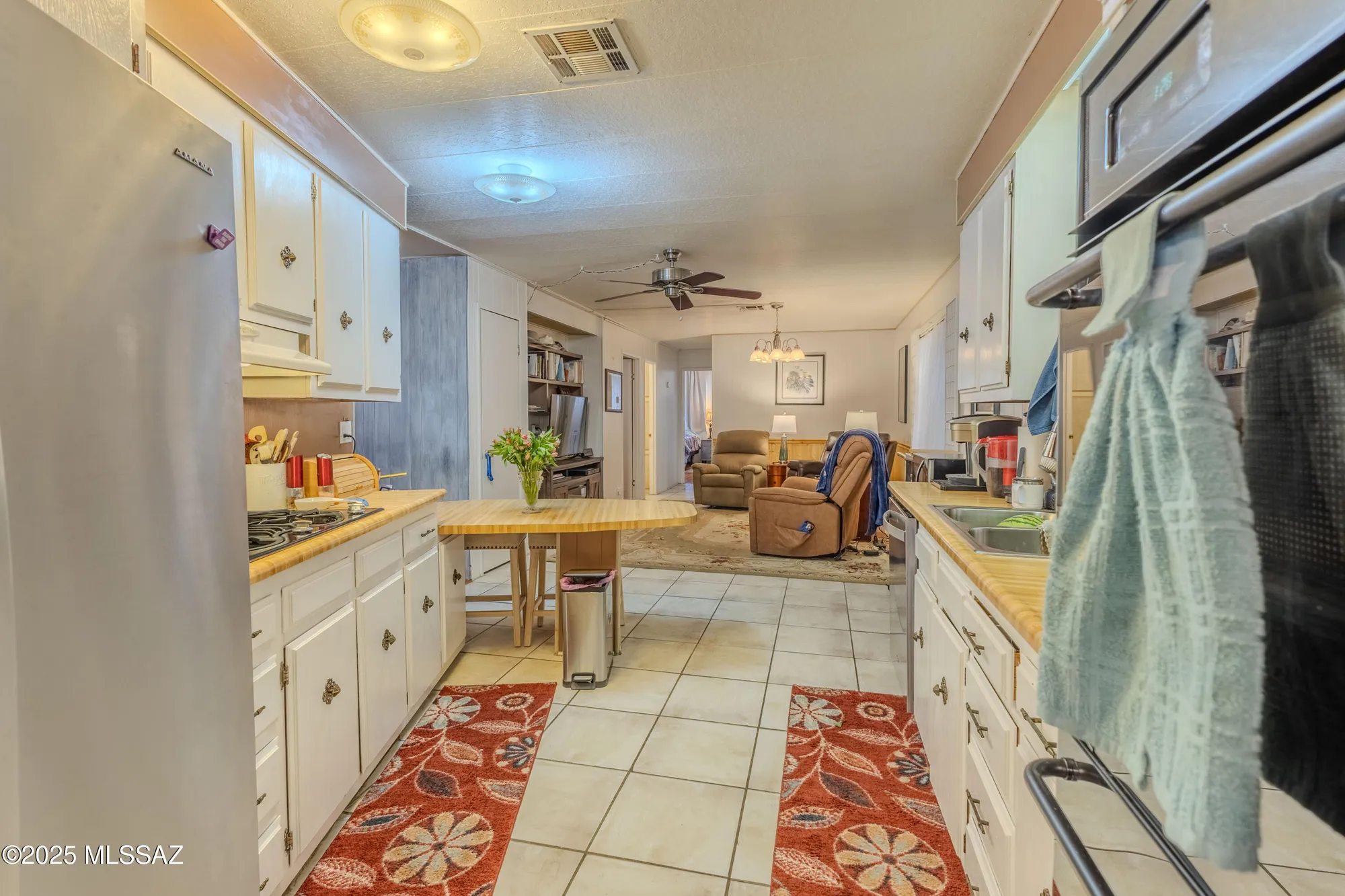 Property Slideshow image 14 of 24 | 121 w mora dr, Green Valley, AZ, 85614