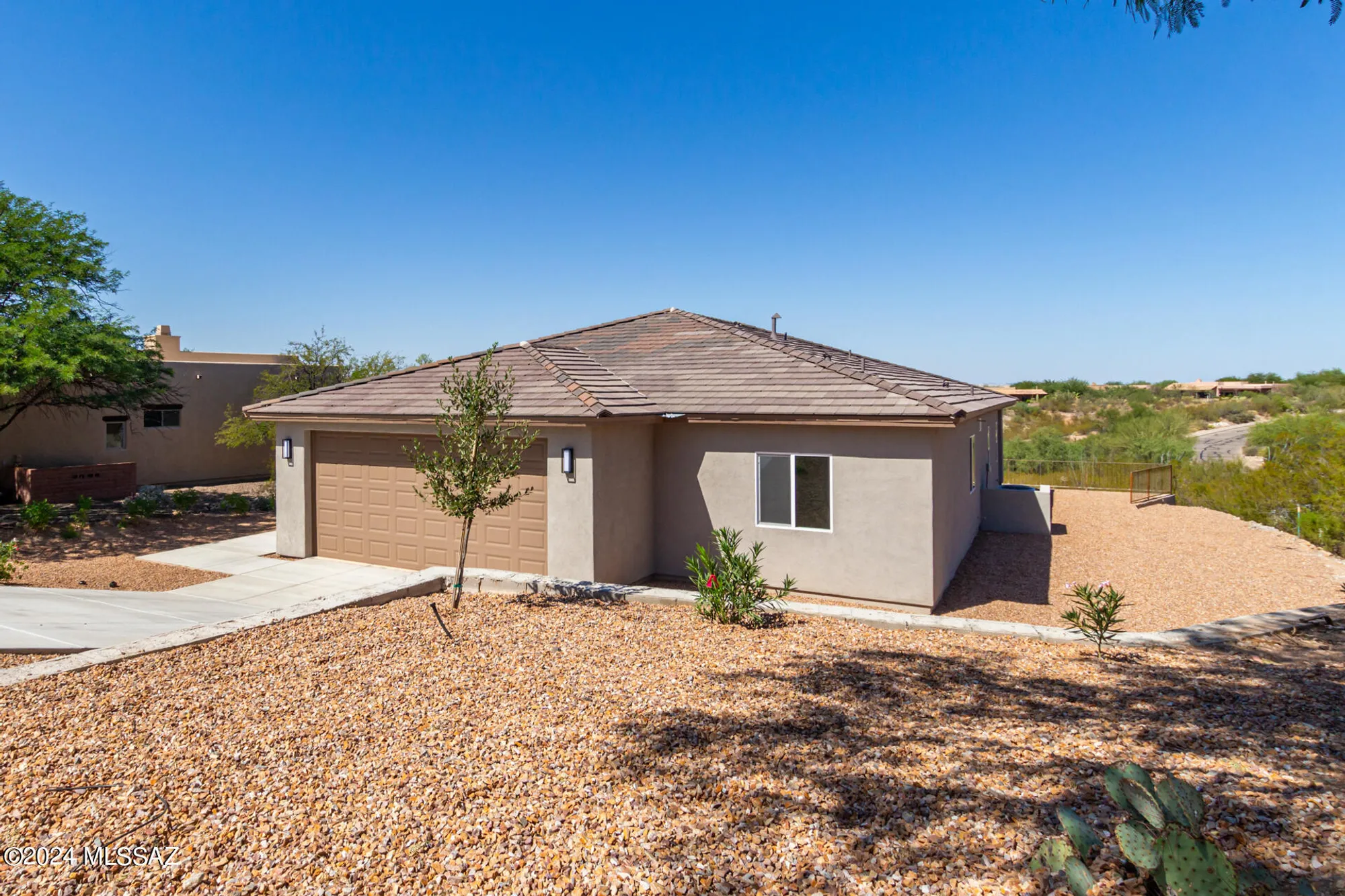 Property Slideshow image 6 of 28 | 941 e vault mine ct, Green Valley, AZ, 85614