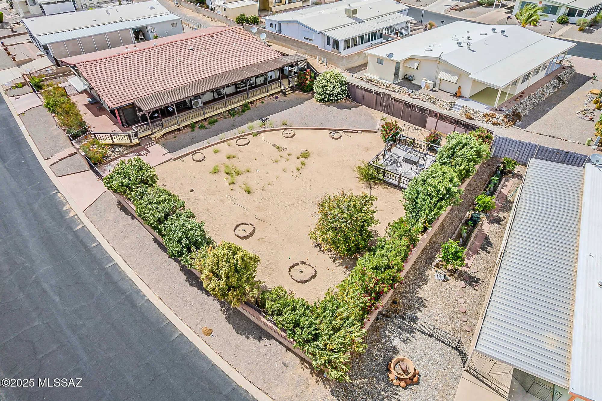 Property Slideshow image 1 of 35 | 272 w cumaro dr, Green Valley, AZ, 85614