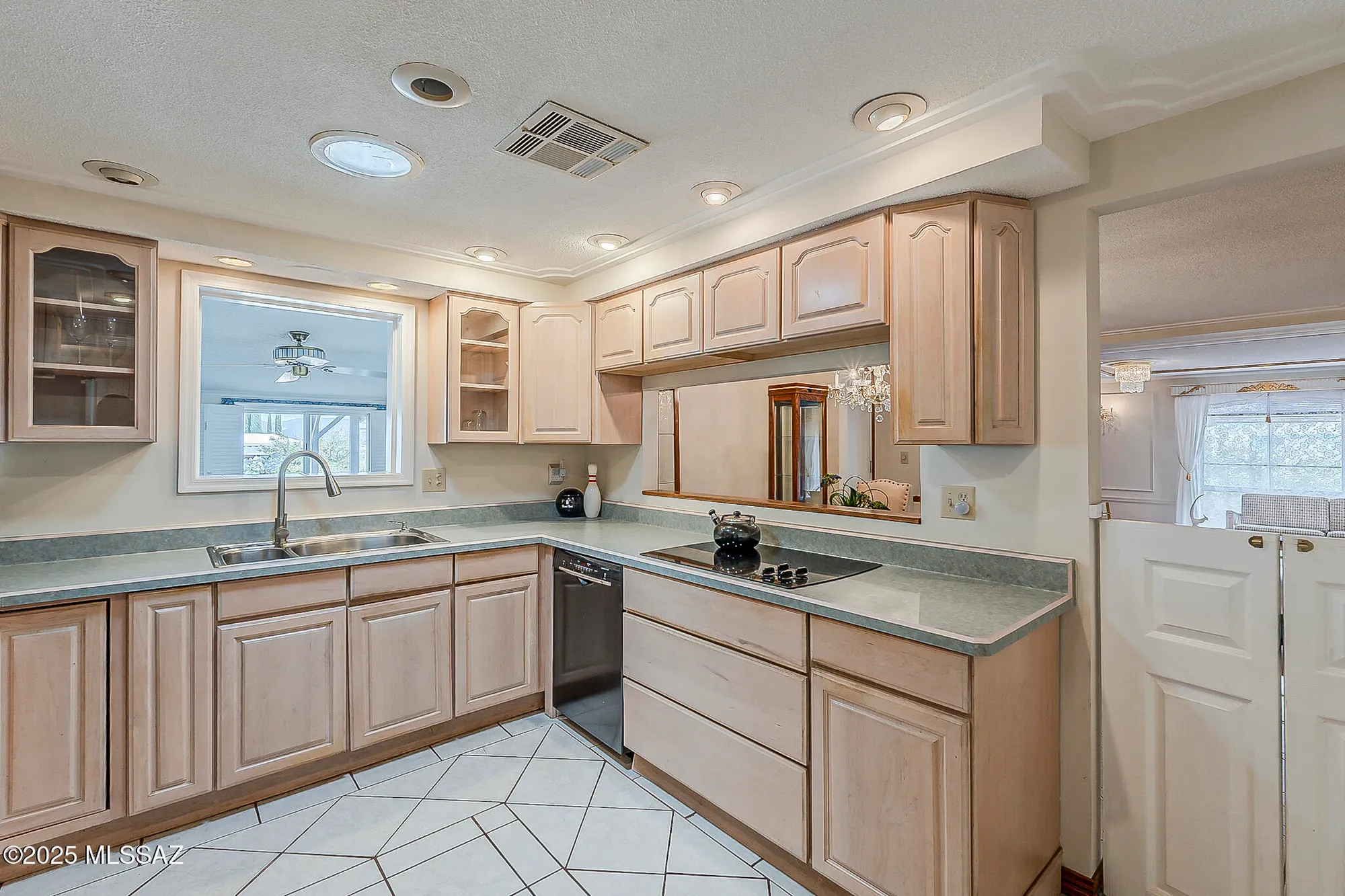 Property Slideshow image 11 of 35 | 272 w cumaro dr, Green Valley, AZ, 85614