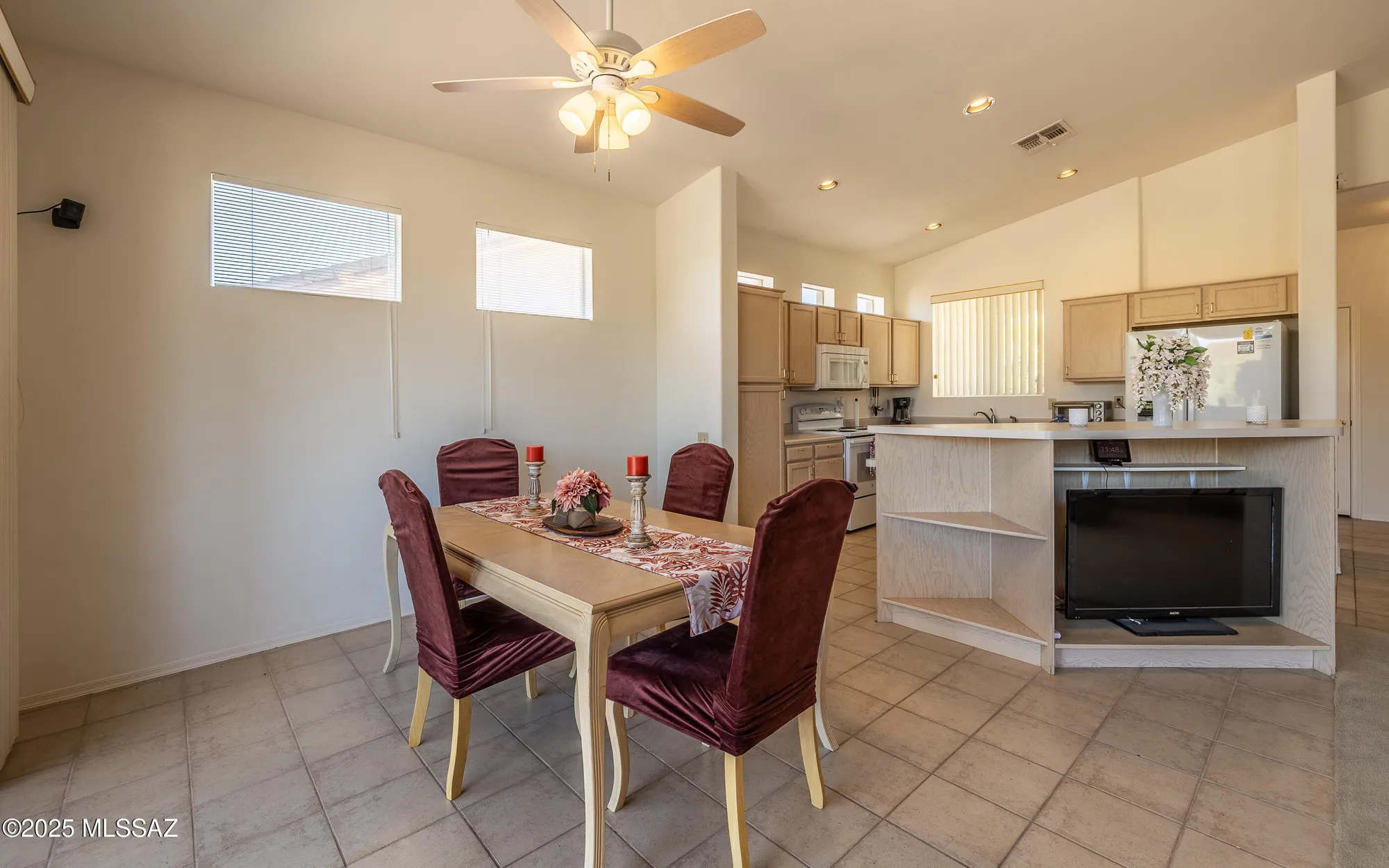 Property Slideshow image 10 of 32 | 1942 w amblemorn dr, Green Valley, AZ, 85622