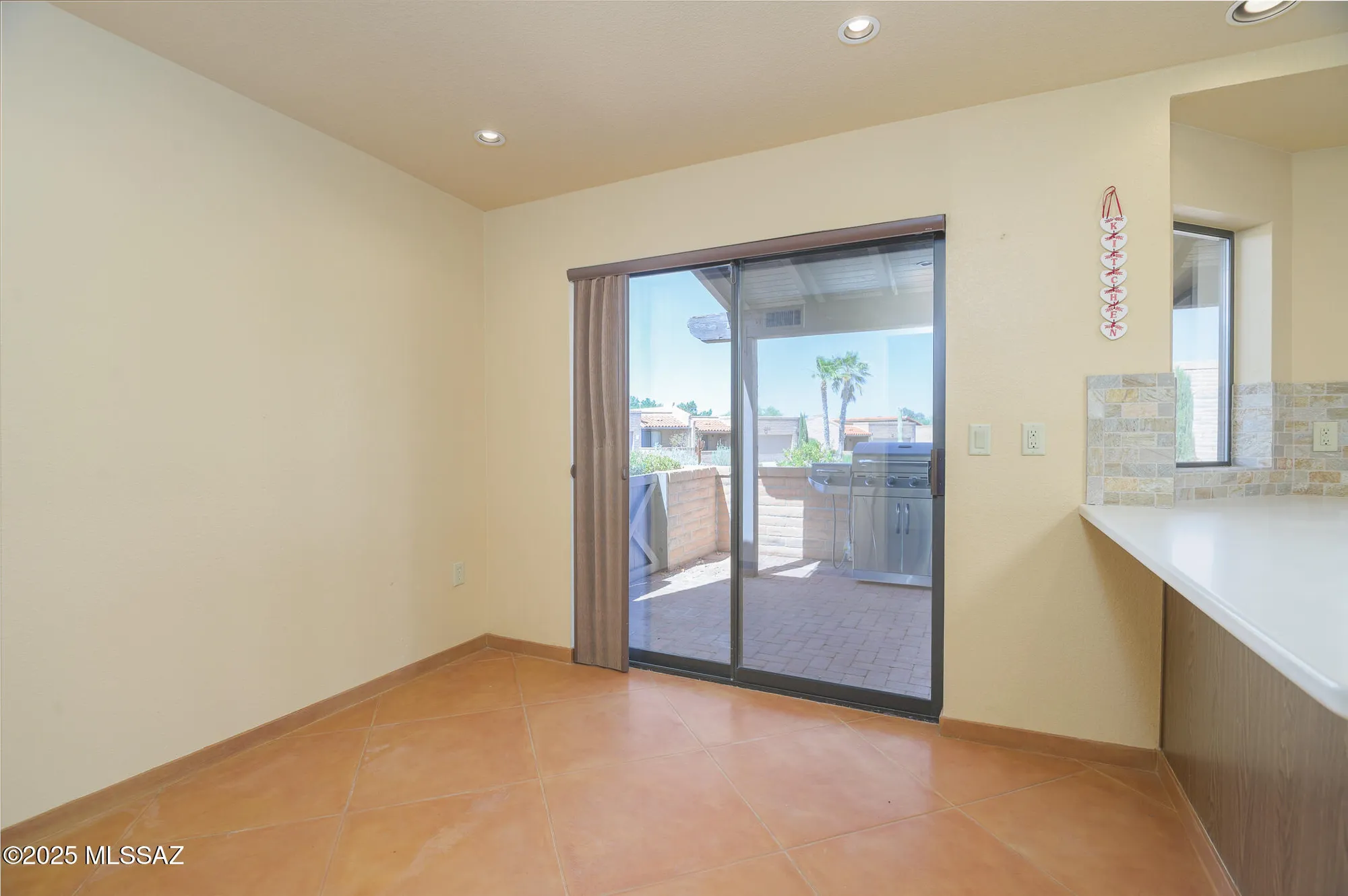 Property Slideshow image 16 of 35 | 1013 w desert hills dr, Green Valley, AZ, 85622