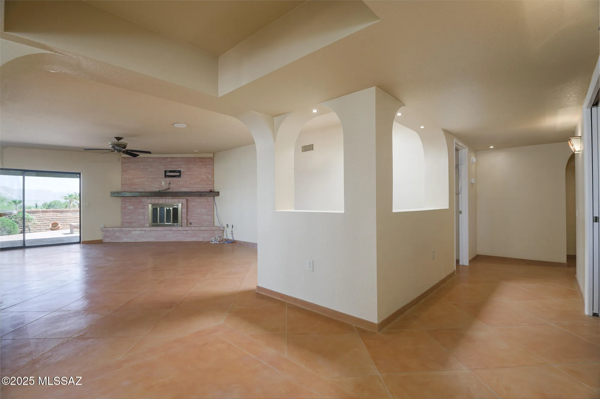 Property Slideshow image 5 of 35 | 1013 w desert hills dr, Green Valley, AZ, 85622