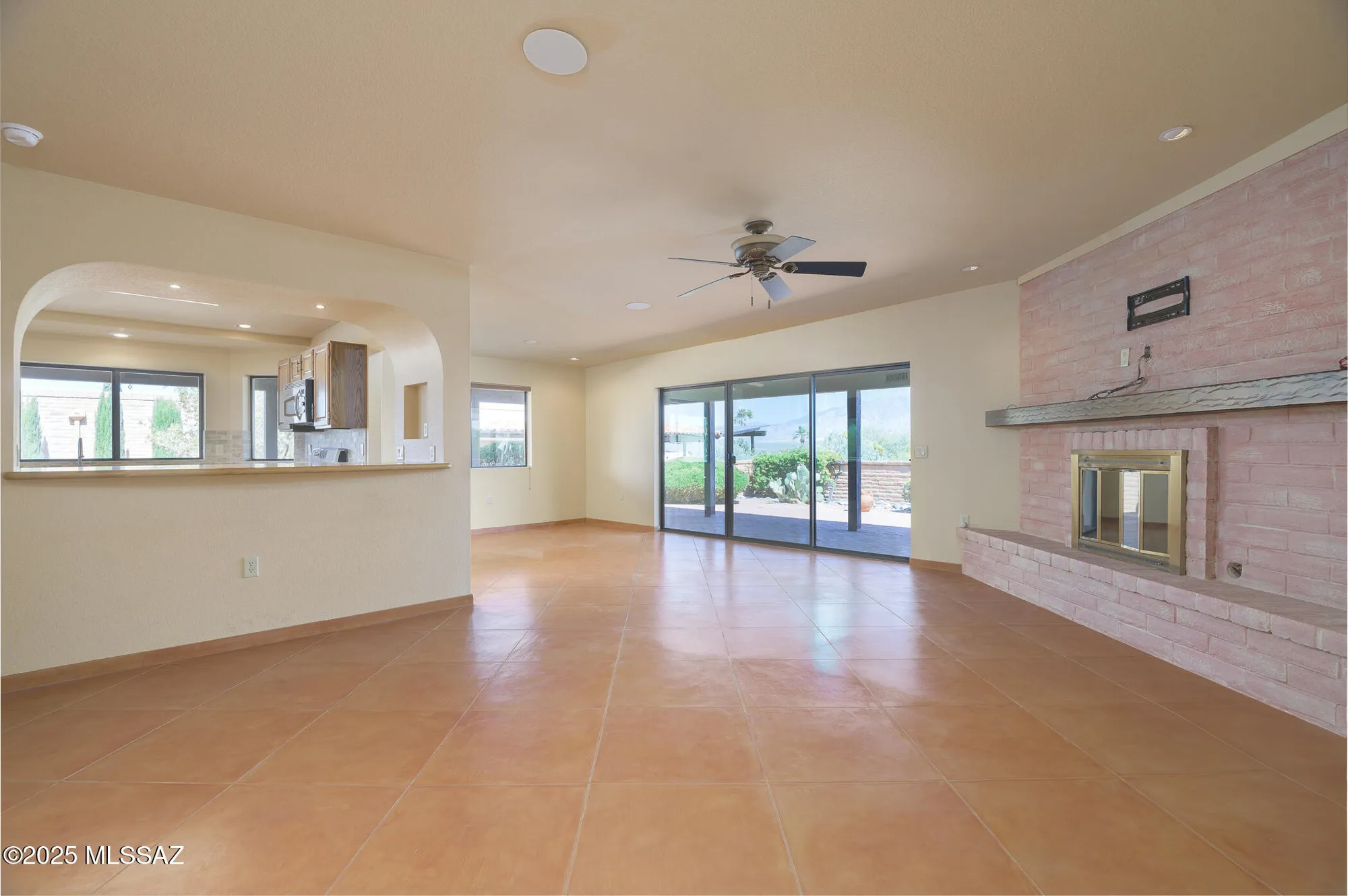 Property Slideshow image 7 of 35 | 1013 w desert hills dr, Green Valley, AZ, 85622