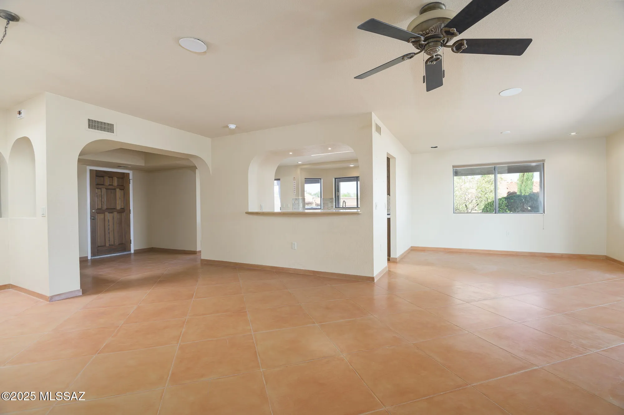 Property Slideshow image 9 of 35 | 1013 w desert hills dr, Green Valley, AZ, 85622