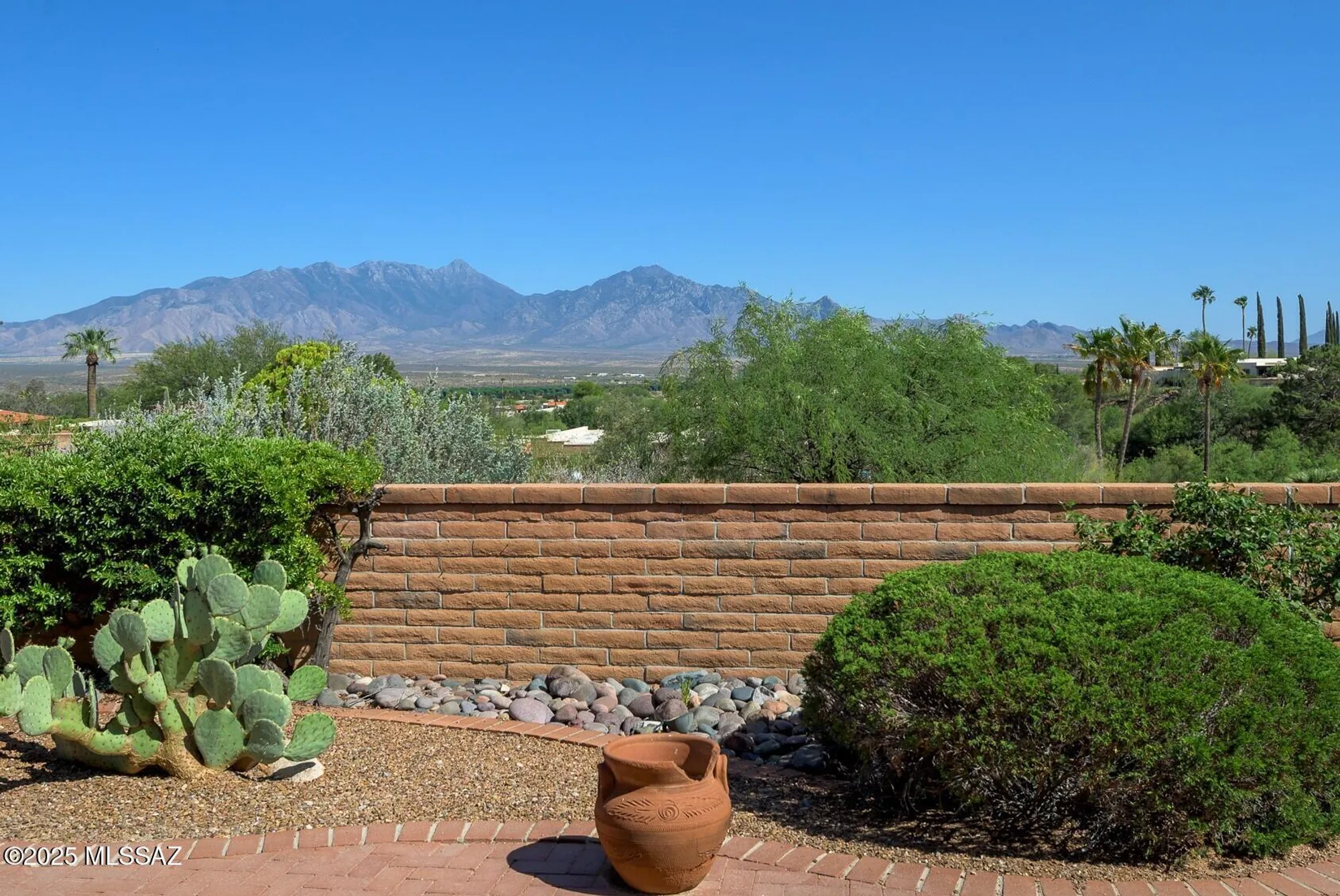 Property Slideshow image 1 of 35 | 1013 w desert hills dr, Green Valley, AZ, 85622