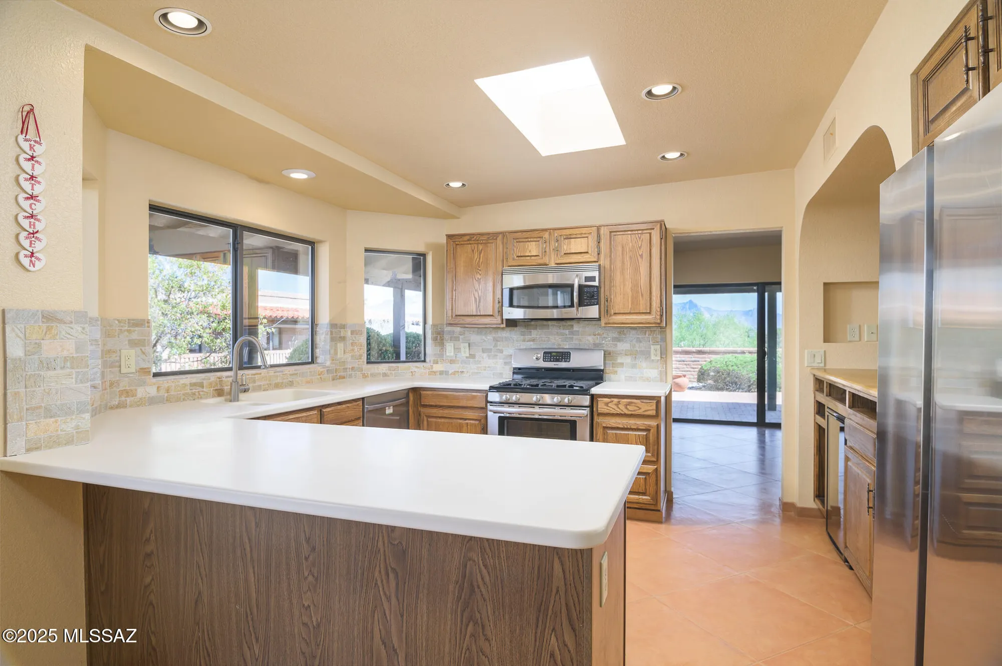 Property Slideshow image 12 of 35 | 1013 w desert hills dr, Green Valley, AZ, 85622