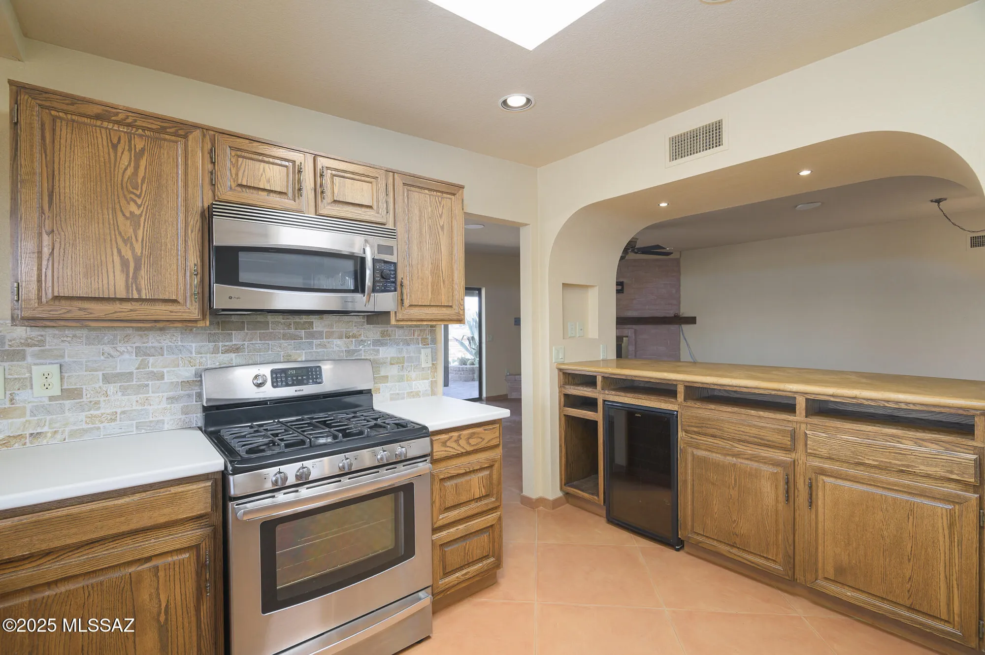 Property Slideshow image 13 of 35 | 1013 w desert hills dr, Green Valley, AZ, 85622