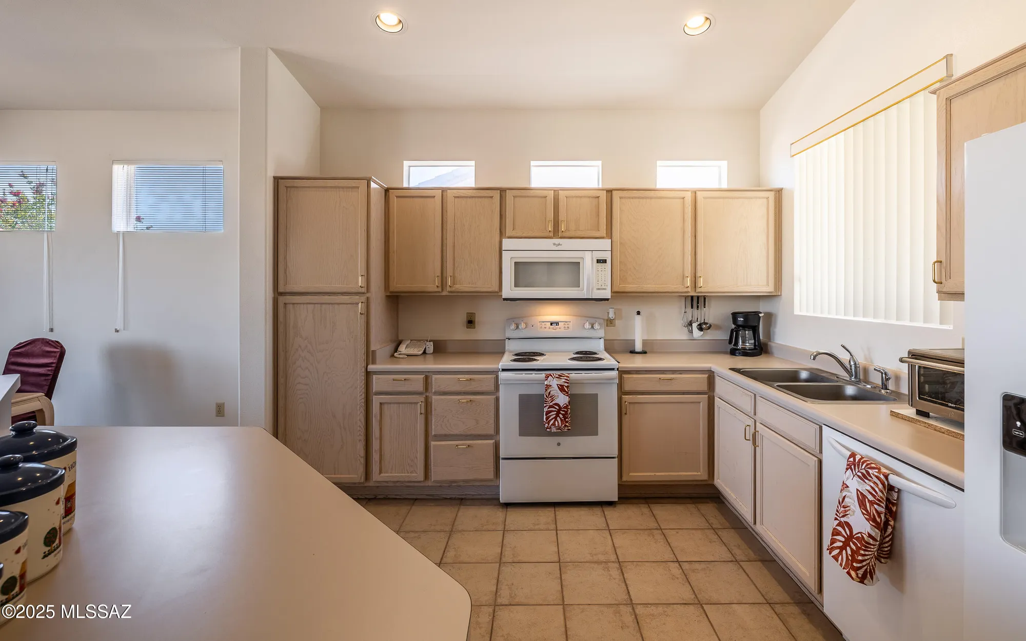 Property Slideshow image 13 of 32 | 1942 w amblemorn dr, Green Valley, AZ, 85622