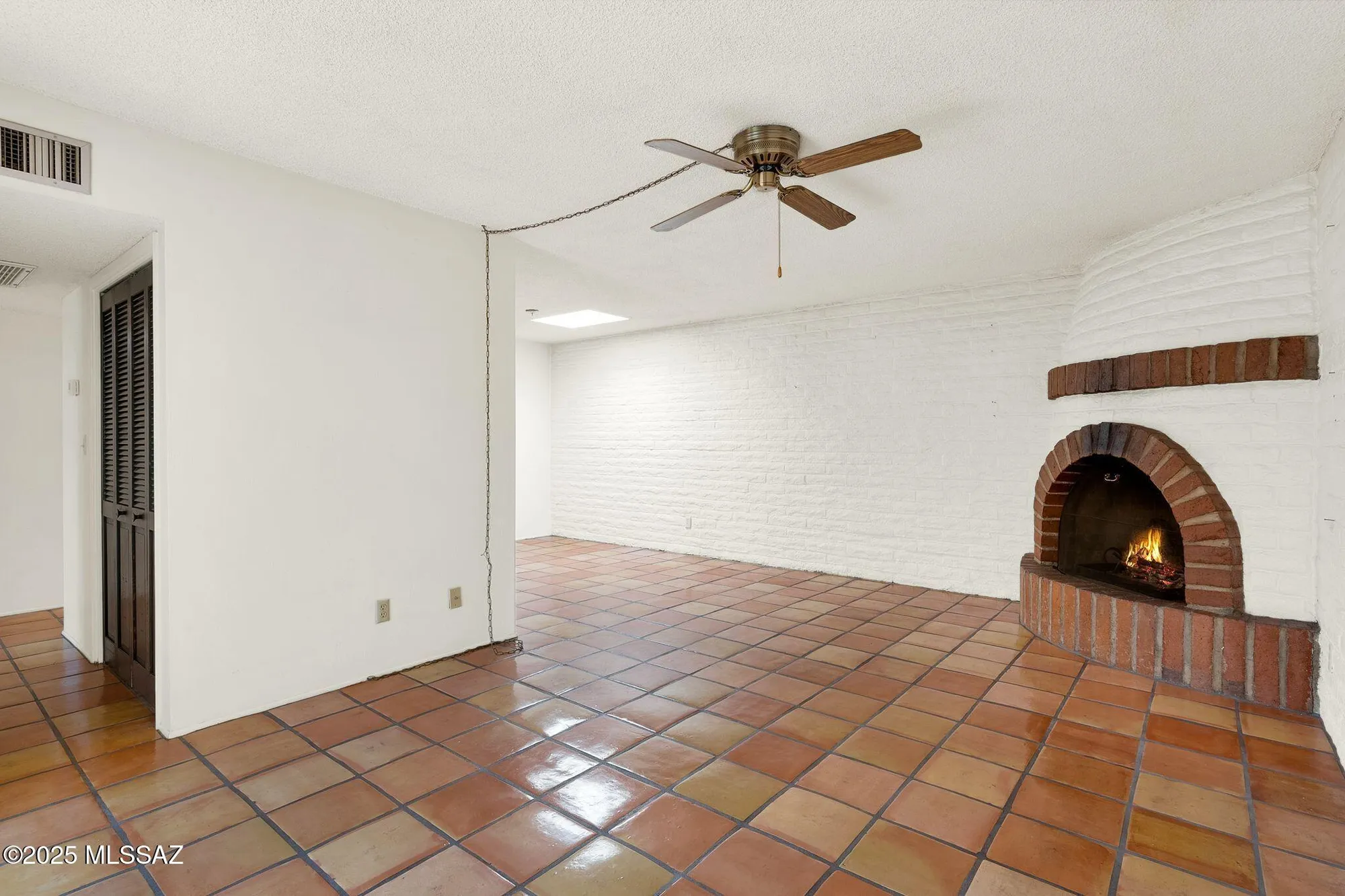 Property Slideshow image 7 of 20 | 708 w roller coaster rd, Tucson, AZ, 85704