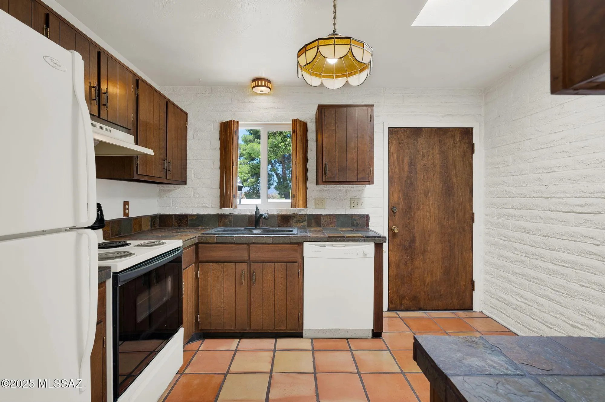 Property Slideshow image 9 of 20 | 708 w roller coaster rd, Tucson, AZ, 85704