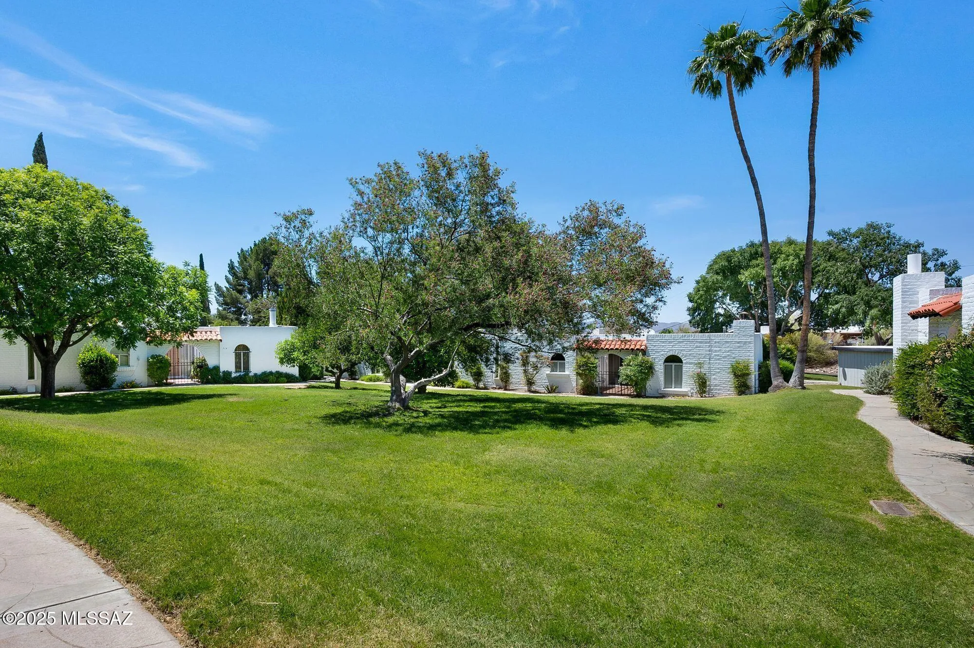 Property Slideshow image 17 of 20 | 708 w roller coaster rd, Tucson, AZ, 85704