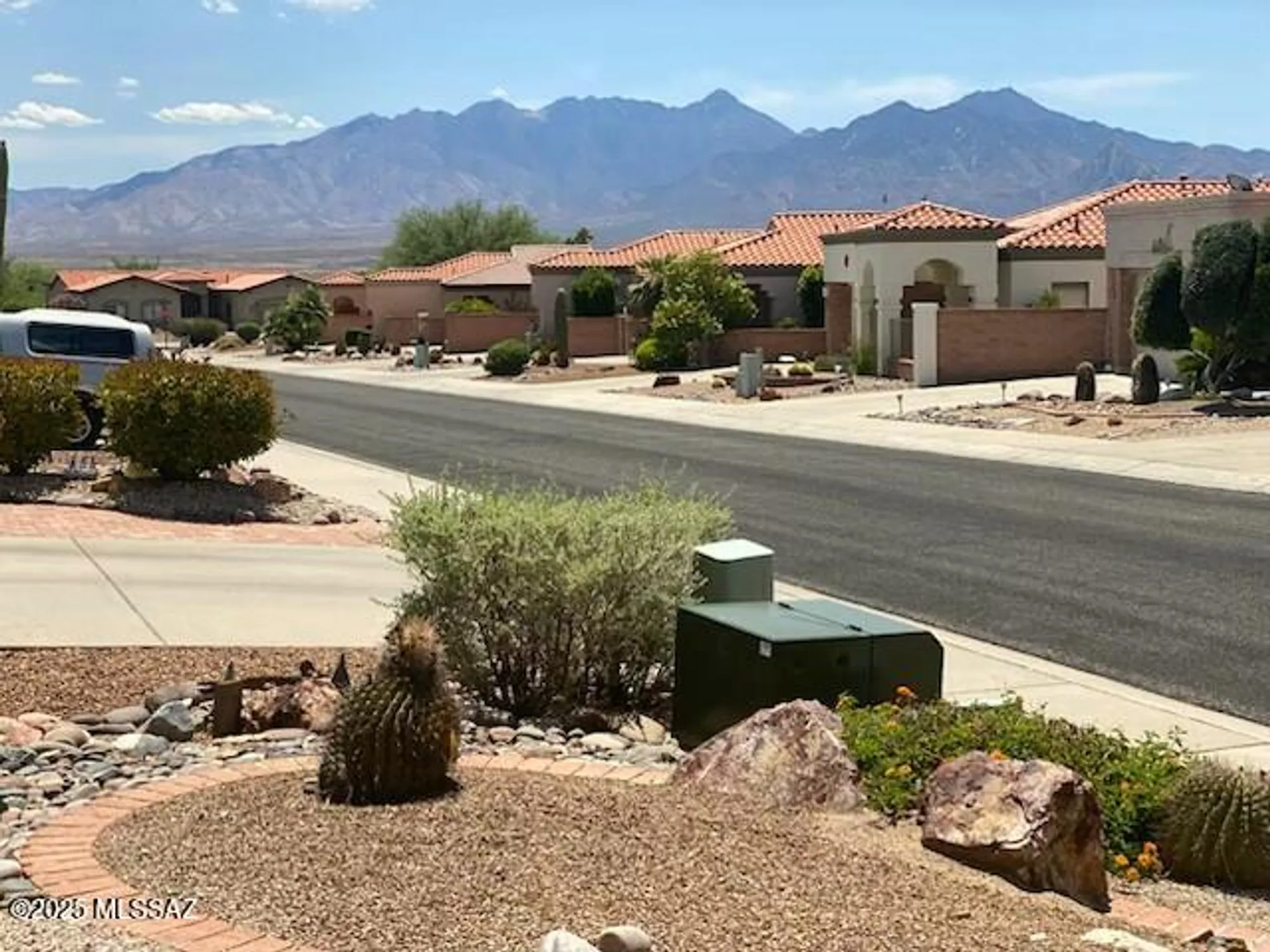 Property Slideshow image 4 of 32 | 1942 w amblemorn dr, Green Valley, AZ, 85622