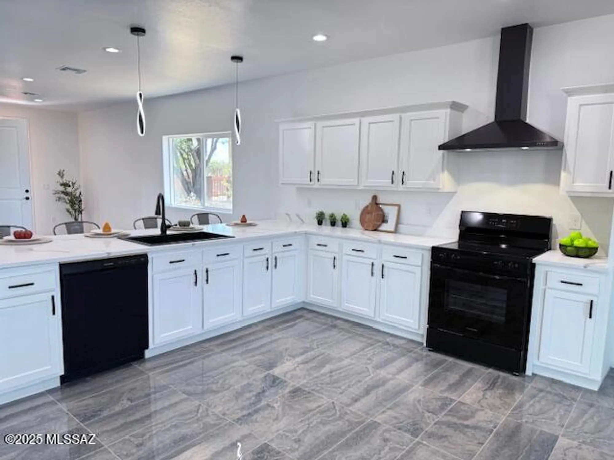 Property Slideshow image 11 of 28 | 941 e vault mine ct, Green Valley, AZ, 85614