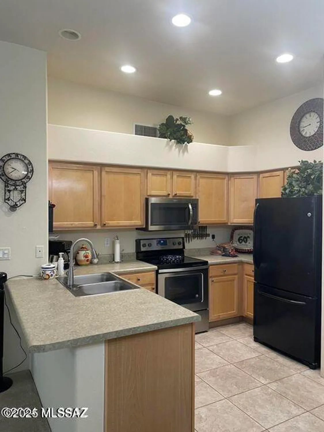 Property Slideshow image 7 of 36 | 2372 w via di silvio, Tucson, AZ, 85741
