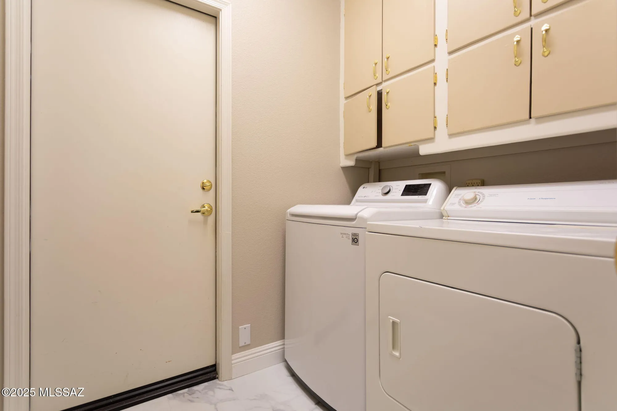 Property Slideshow image 18 of 23 | 38916 s carefree dr, Tucson, AZ, 85739