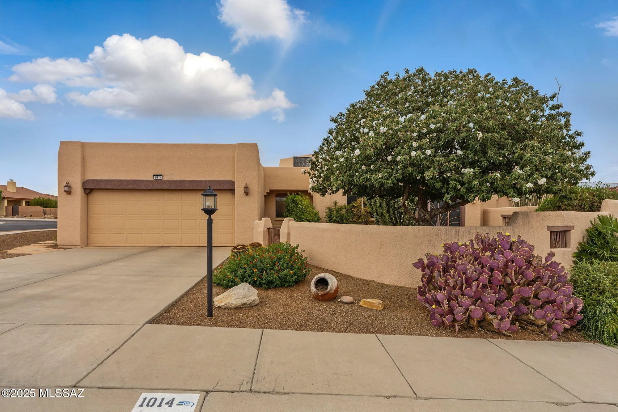 Property Slideshow image 2 of 50 | 1014 w placita apartada, Green Valley, AZ, 85614