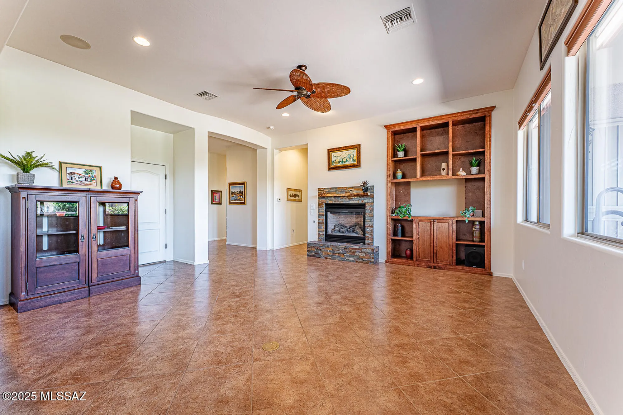 Property Slideshow image 8 of 48 | 2499 w bassett peak dr, Green Valley, AZ, 85622